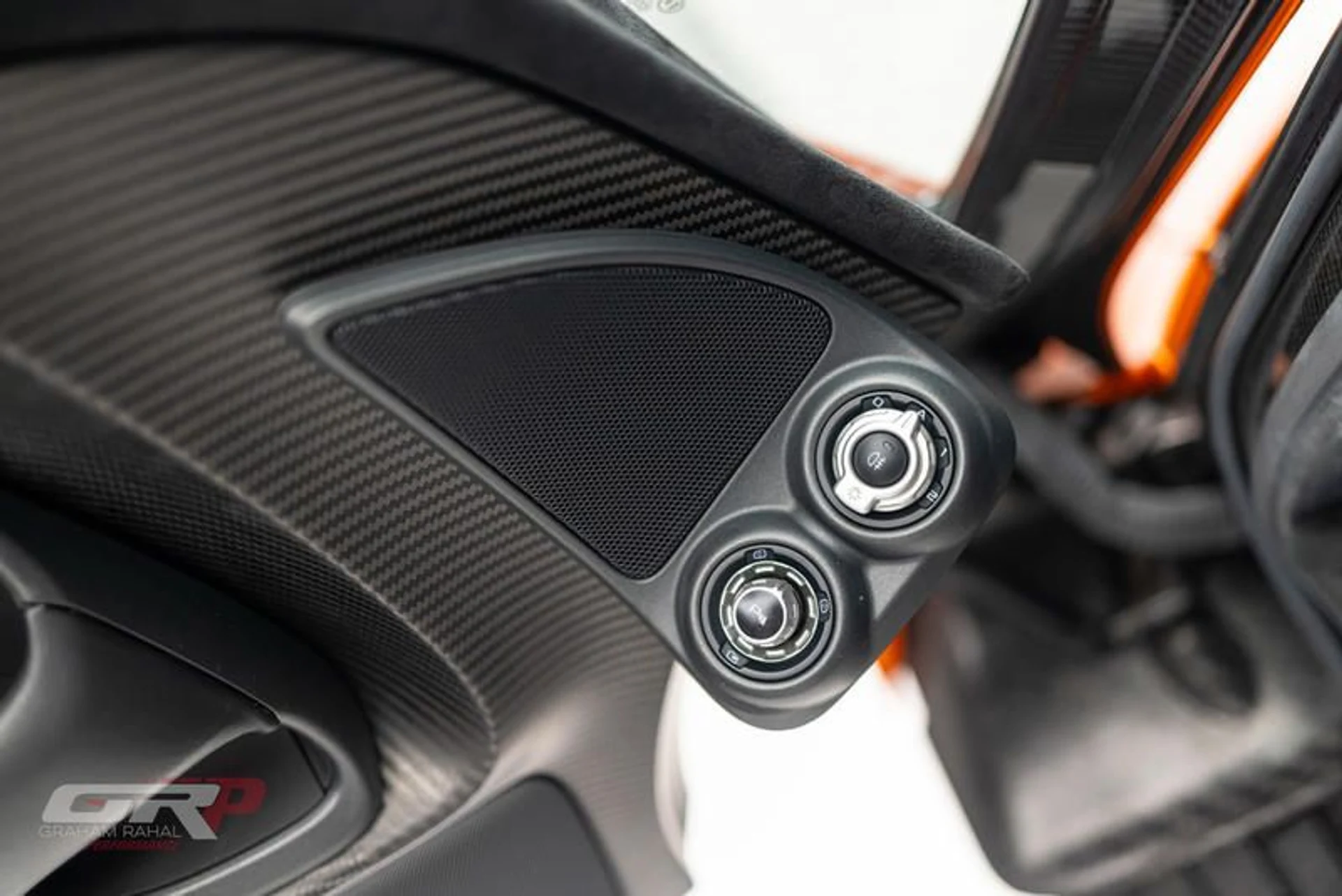 mph040_1893112177_82_B18_FB_5_765_C_4042_9_A27_68_E26_D3_A1_CA_3_608eac7152