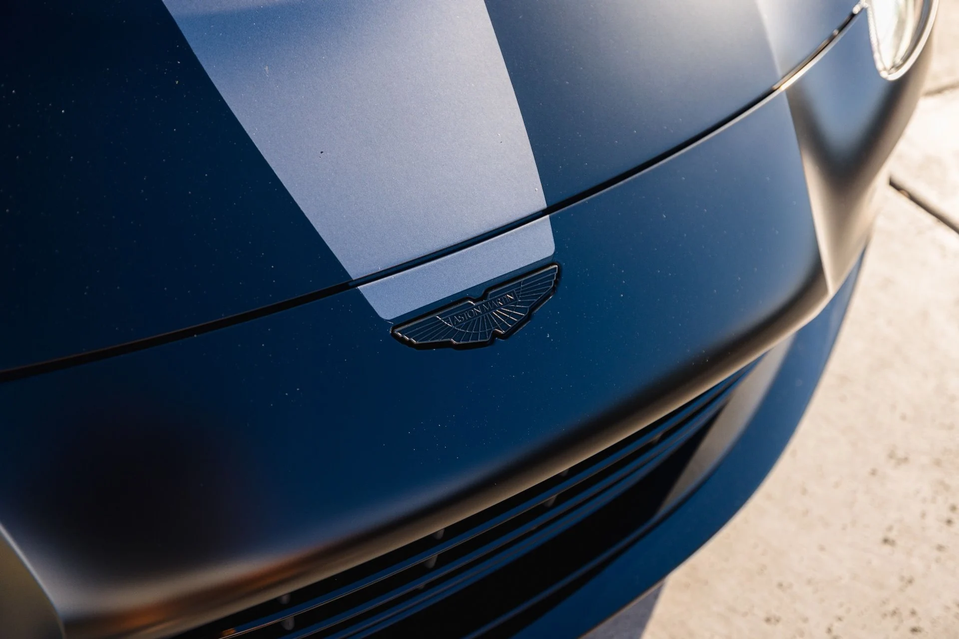 mph040_1898137236_Used_2023_Aston_Martin_Vantage_F1_Edition_1715792323_8cc880df25