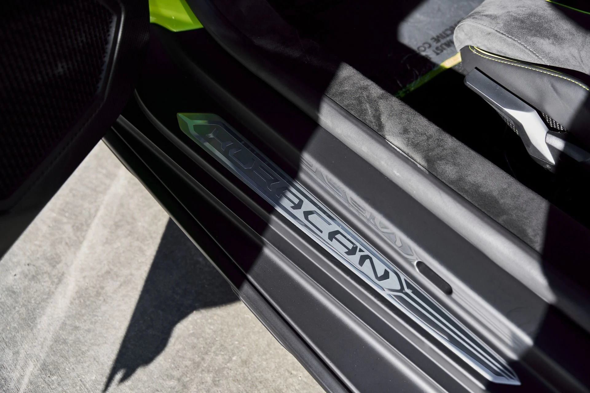 mph040_1901618296_Used_2024_Lamborghini_Huracan_Sterrato_Base_1767062443_3272fed1cc