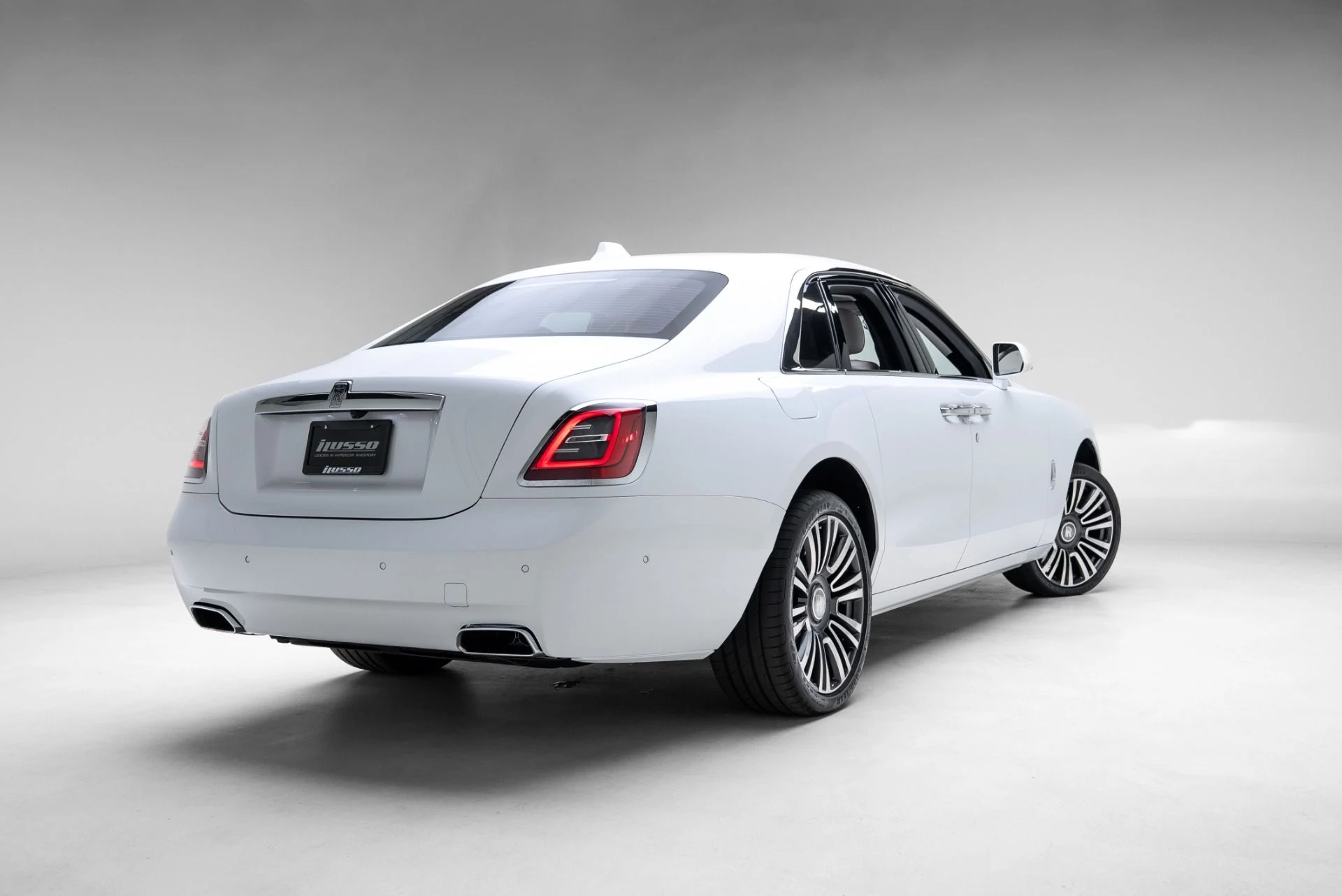 mph040_1921580250_Used_2022_Rolls_Royce_Ghost_1775153178_70b2e2d049