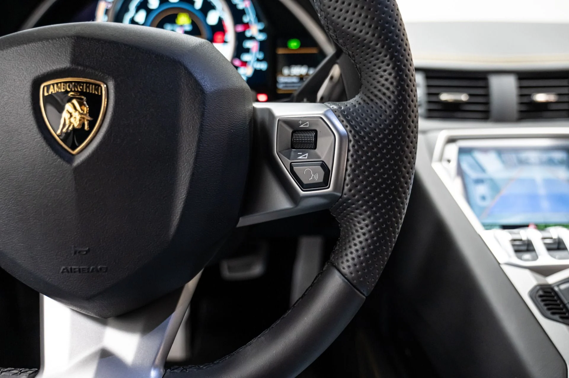 mph040_1936632425_Used_2014_Lamborghini_Aventador_1769104446_9731d7e337