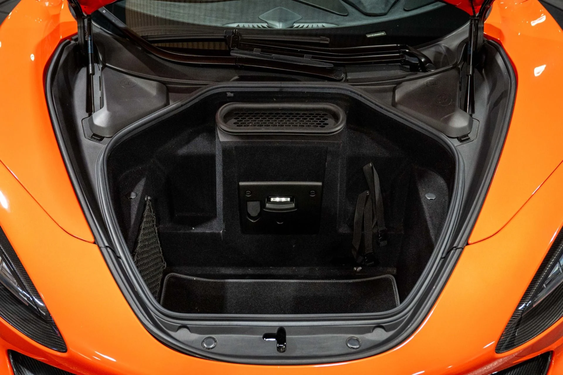 mph040_1960029578_Used_2019_Mc_Laren_720_S_Spider_1767641702_987727deda