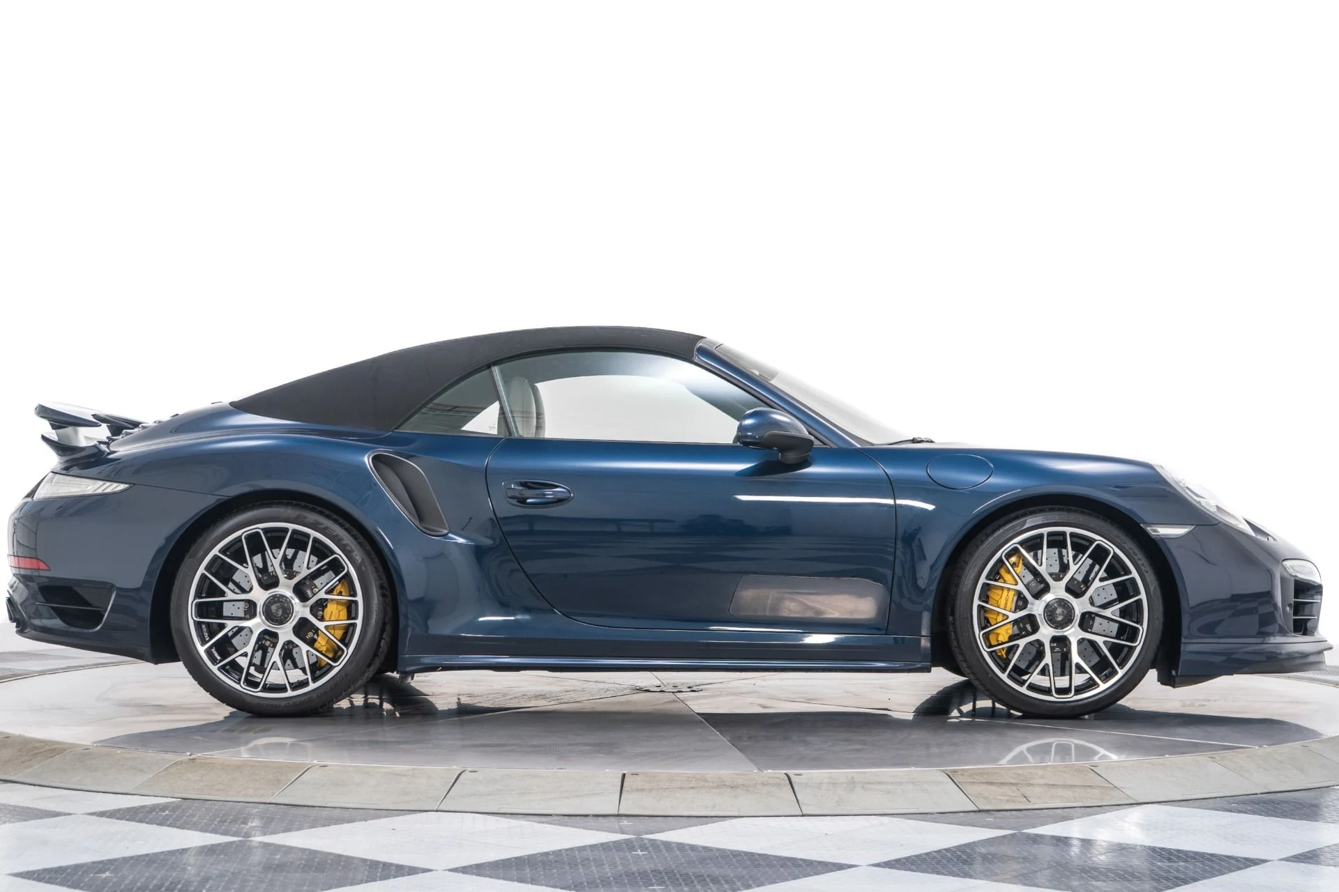 mph040_1969507903_Used_2015_Porsche_911_Turbo_S_Cabriolet_1754336206_b9518e14a0