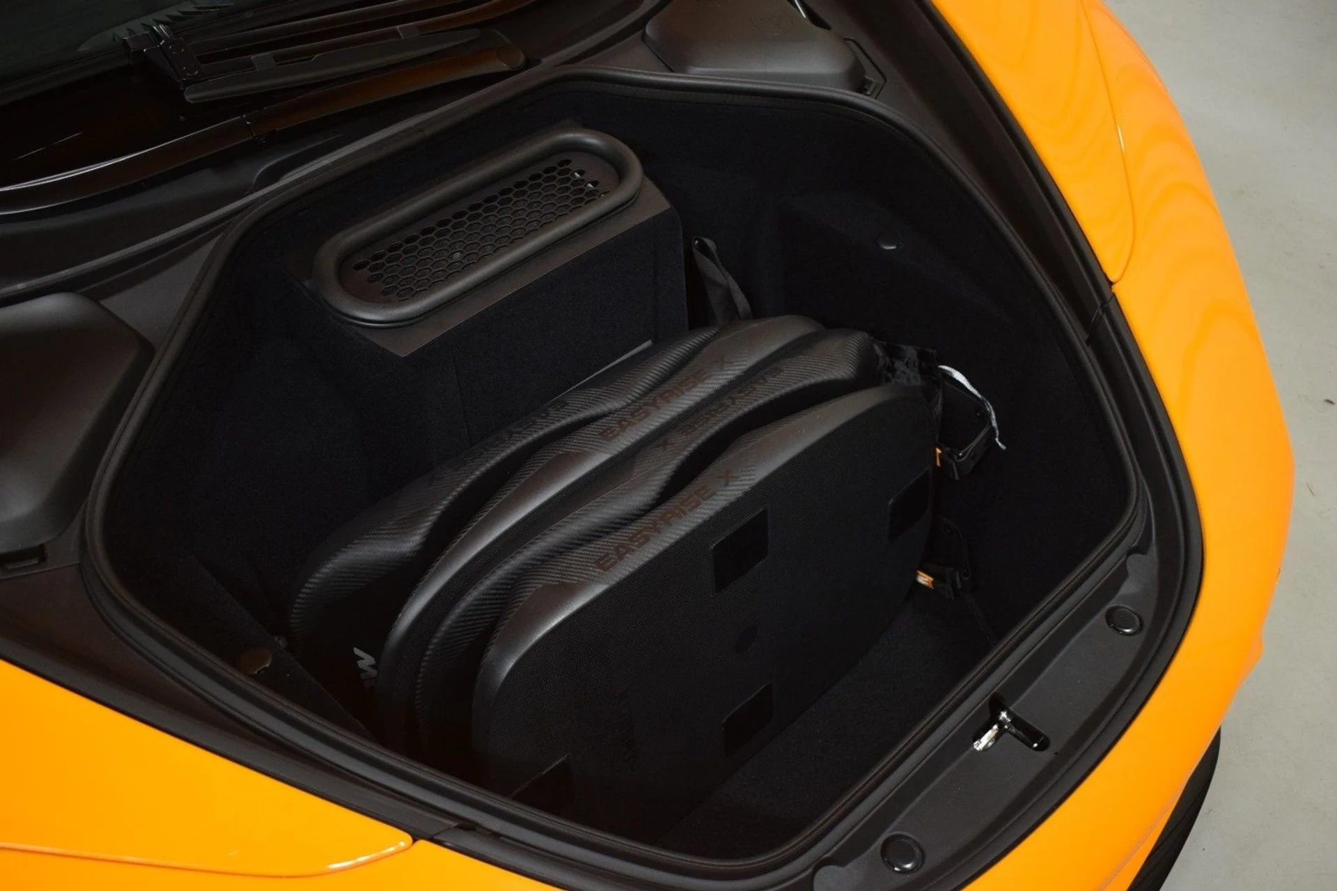 mph040_1977481774_e550499faeee66944dcf5617c10699f1x_639068665a