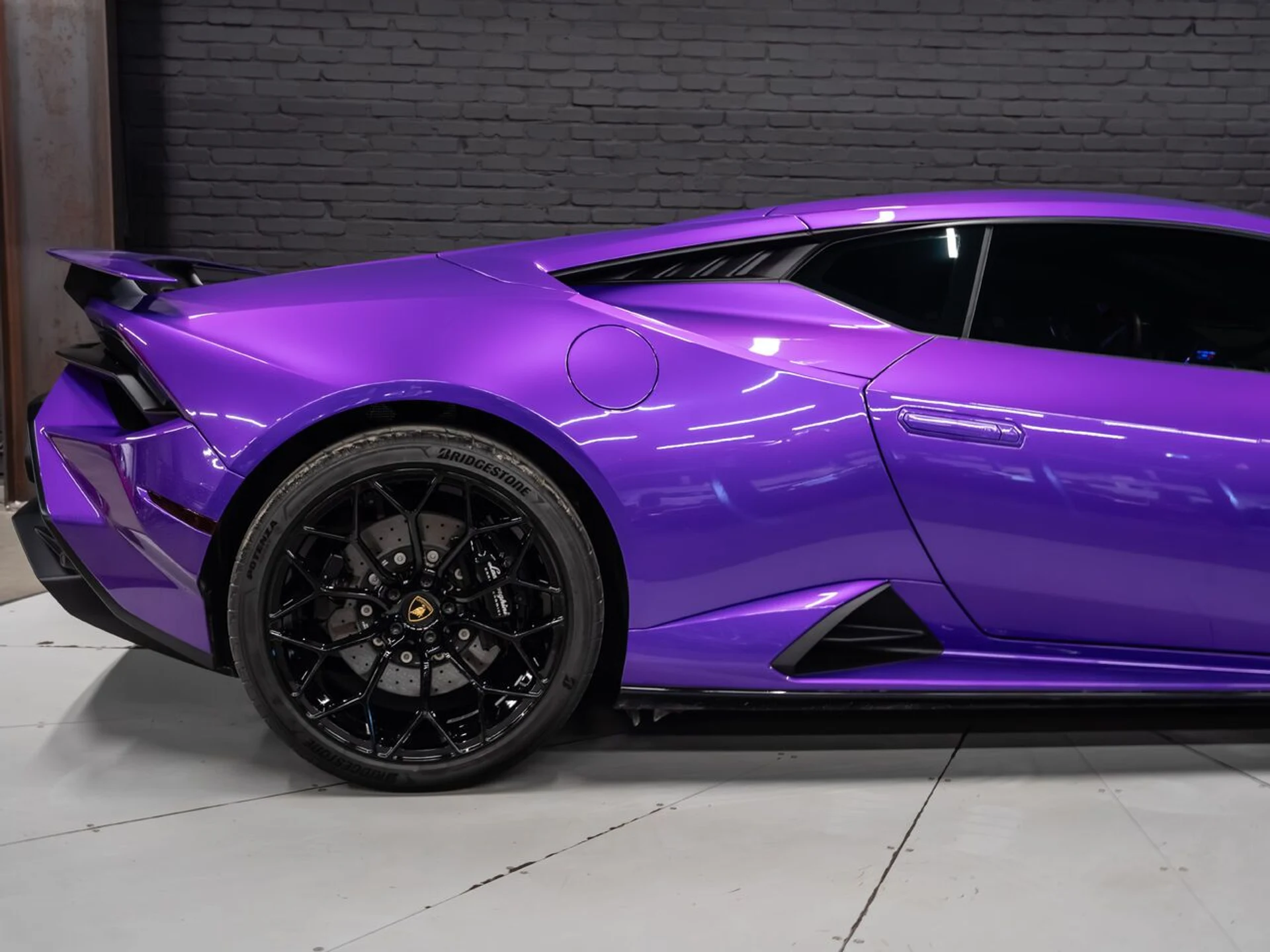 mph040_198529466_lamborghini_huracan_tecnica_2023_d4ace7ec5f