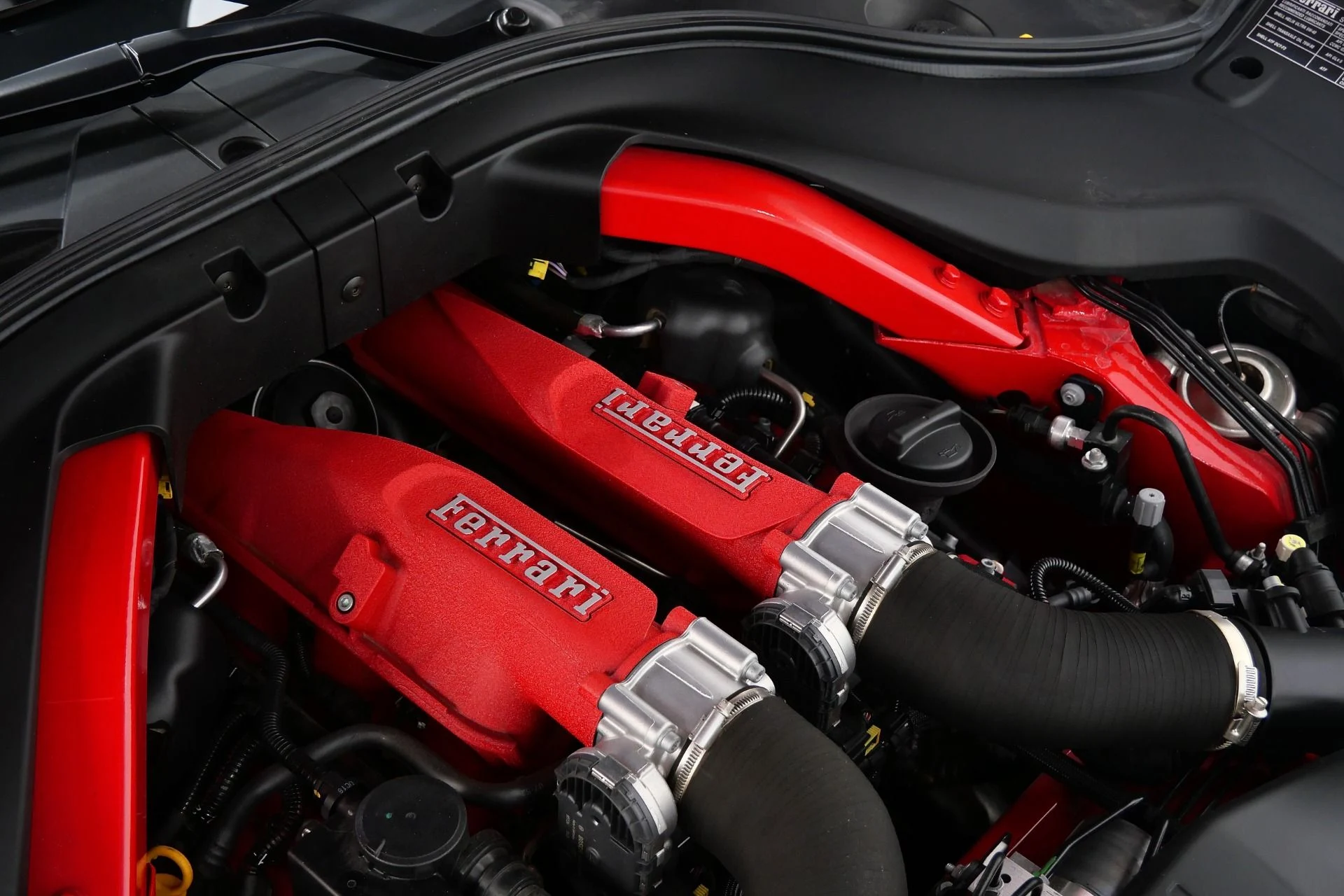 mph040_1990339955_Used_2019_Ferrari_Portofino_Daytona_Seats_High_Power_Hi_Fi_Carbon_Fiber_and_Leather_Steering_Wheel_1775750946_209bfcb06e