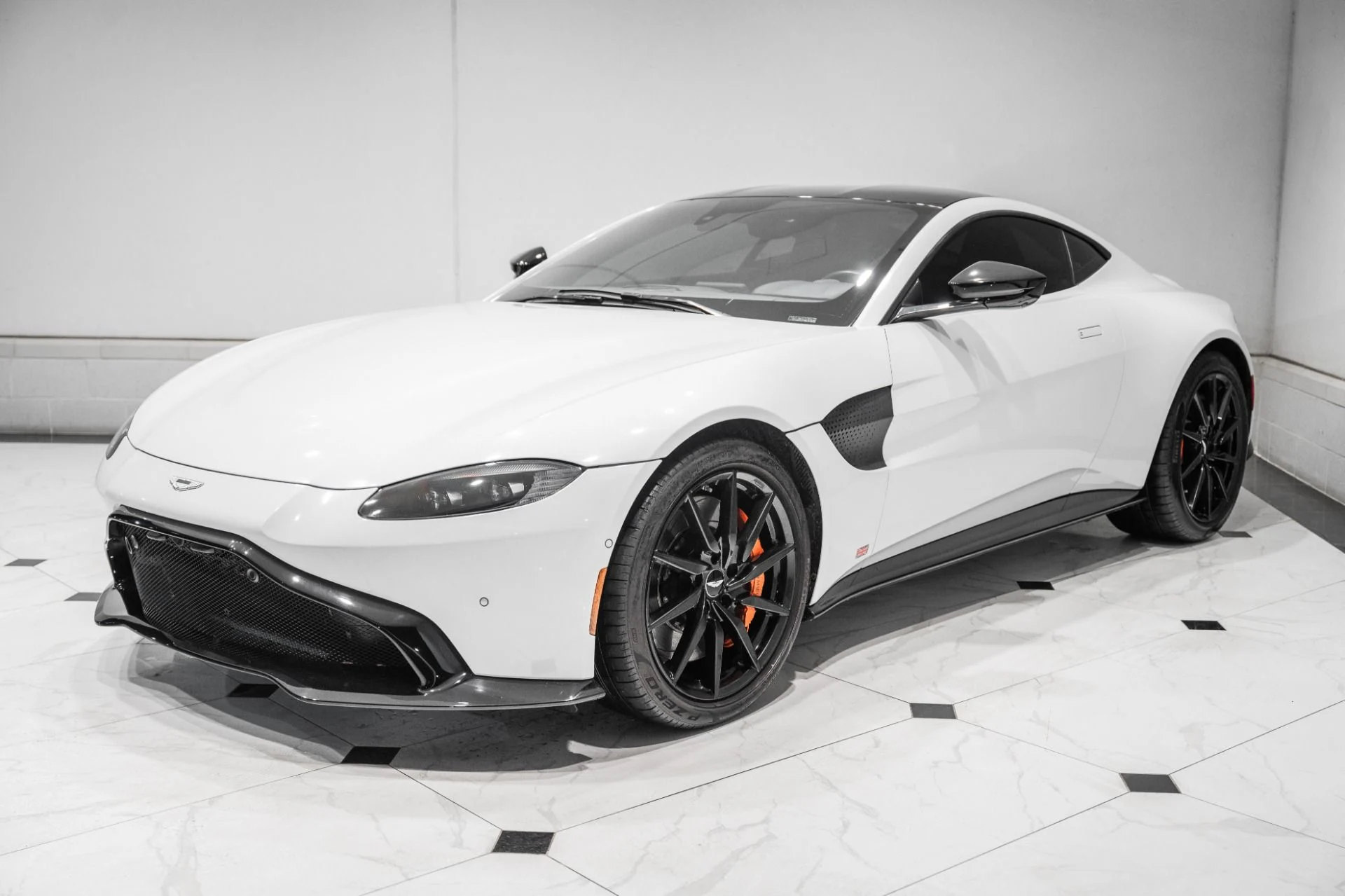 mph040_1990651694_Used_2019_Aston_Martin_Vantage_1790176598_a0c989c37f