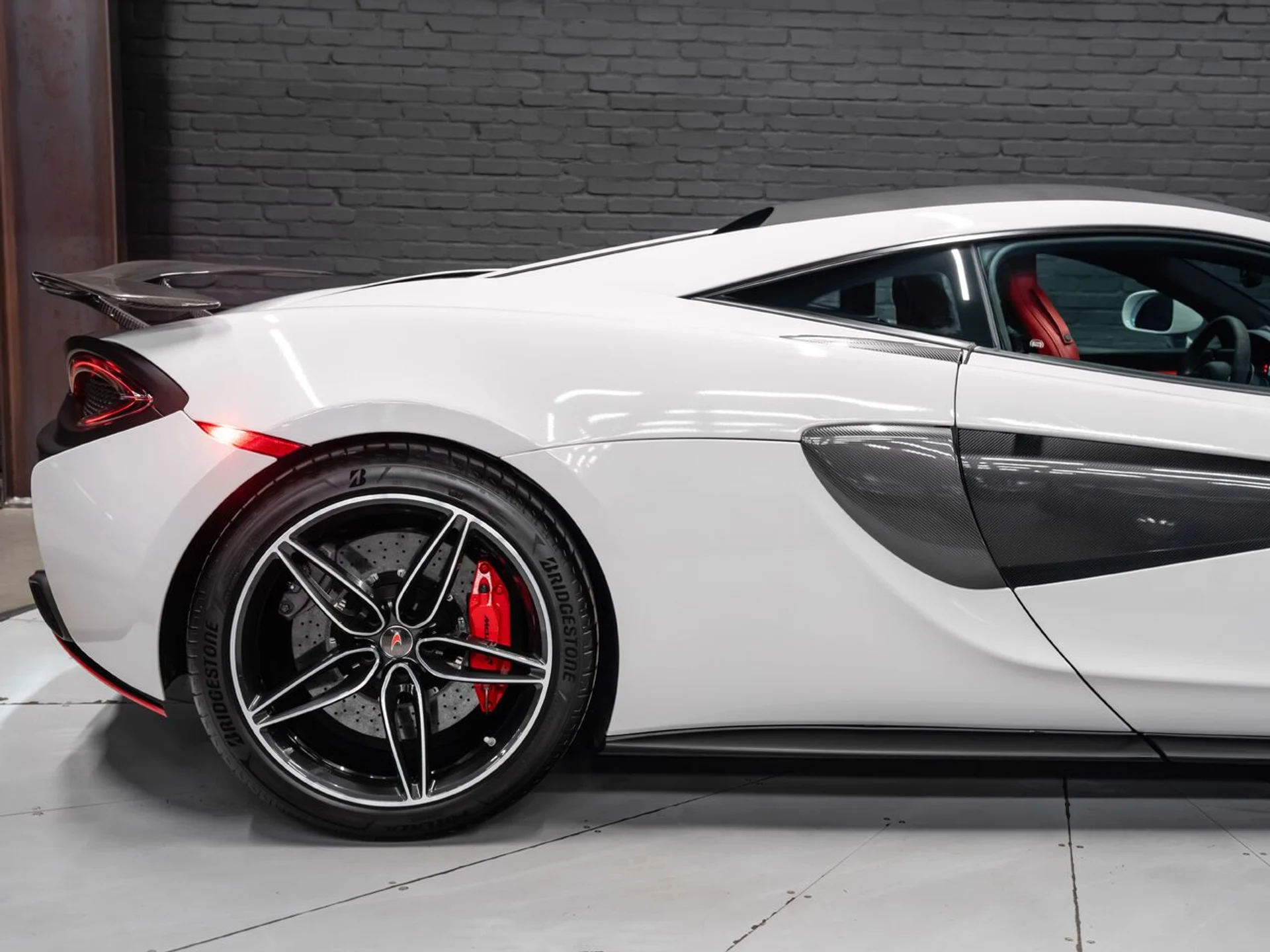 mph040_1993504954_mclaren_570s_2017_8697cbab5c