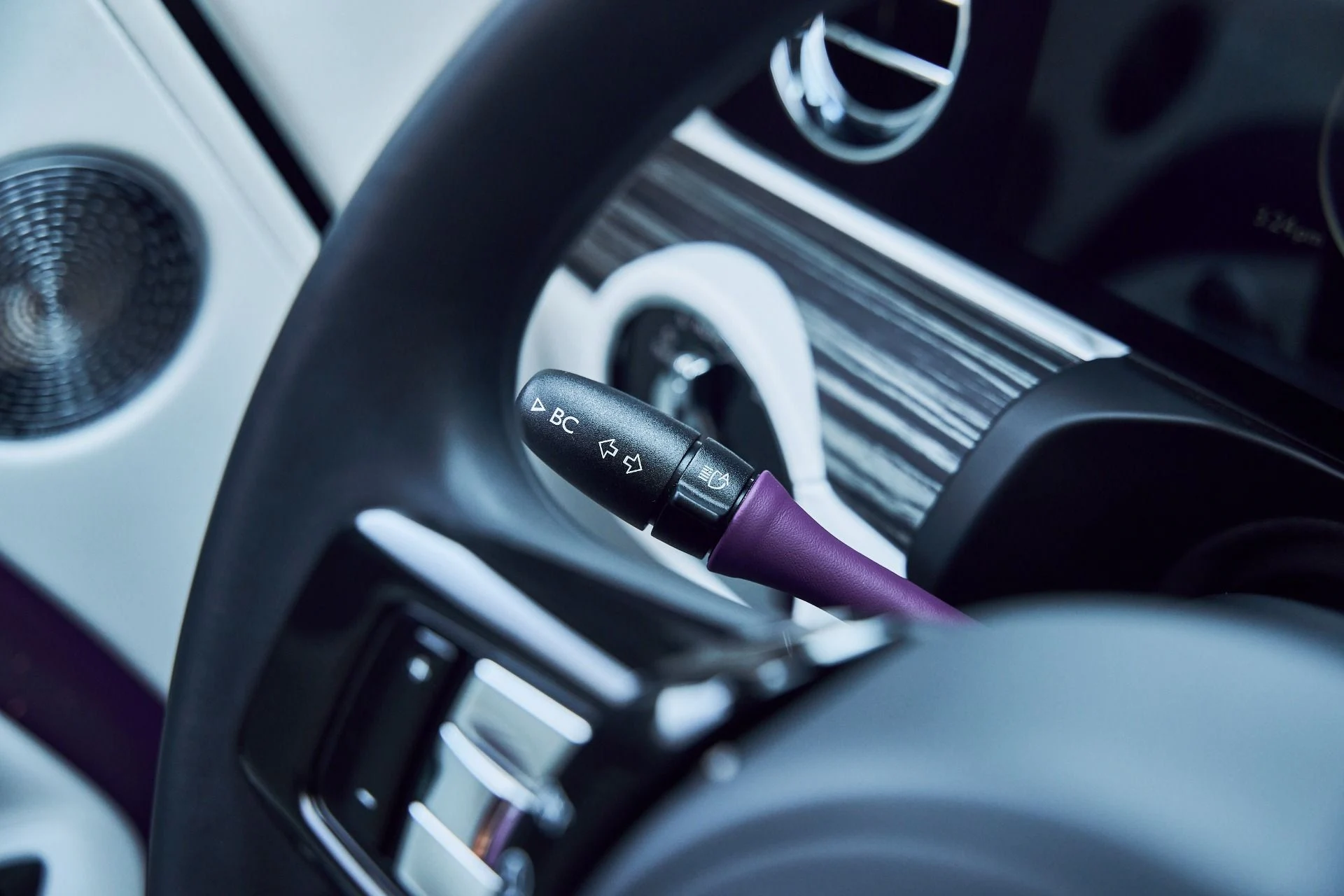 mph040_1996289386_Used_2024_Rolls_Royce_Spectre_Base_1771724483_1862165346