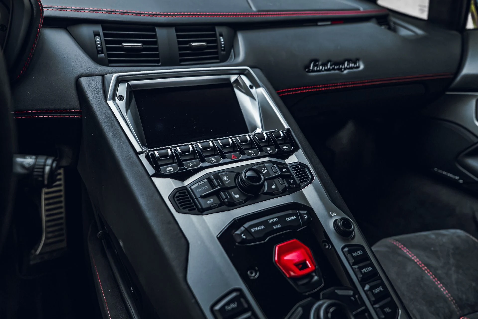 mph040_2006994186_Used_2018_Lamborghini_Aventador_LP_740_4_S_1783639915_ddbdb1d153