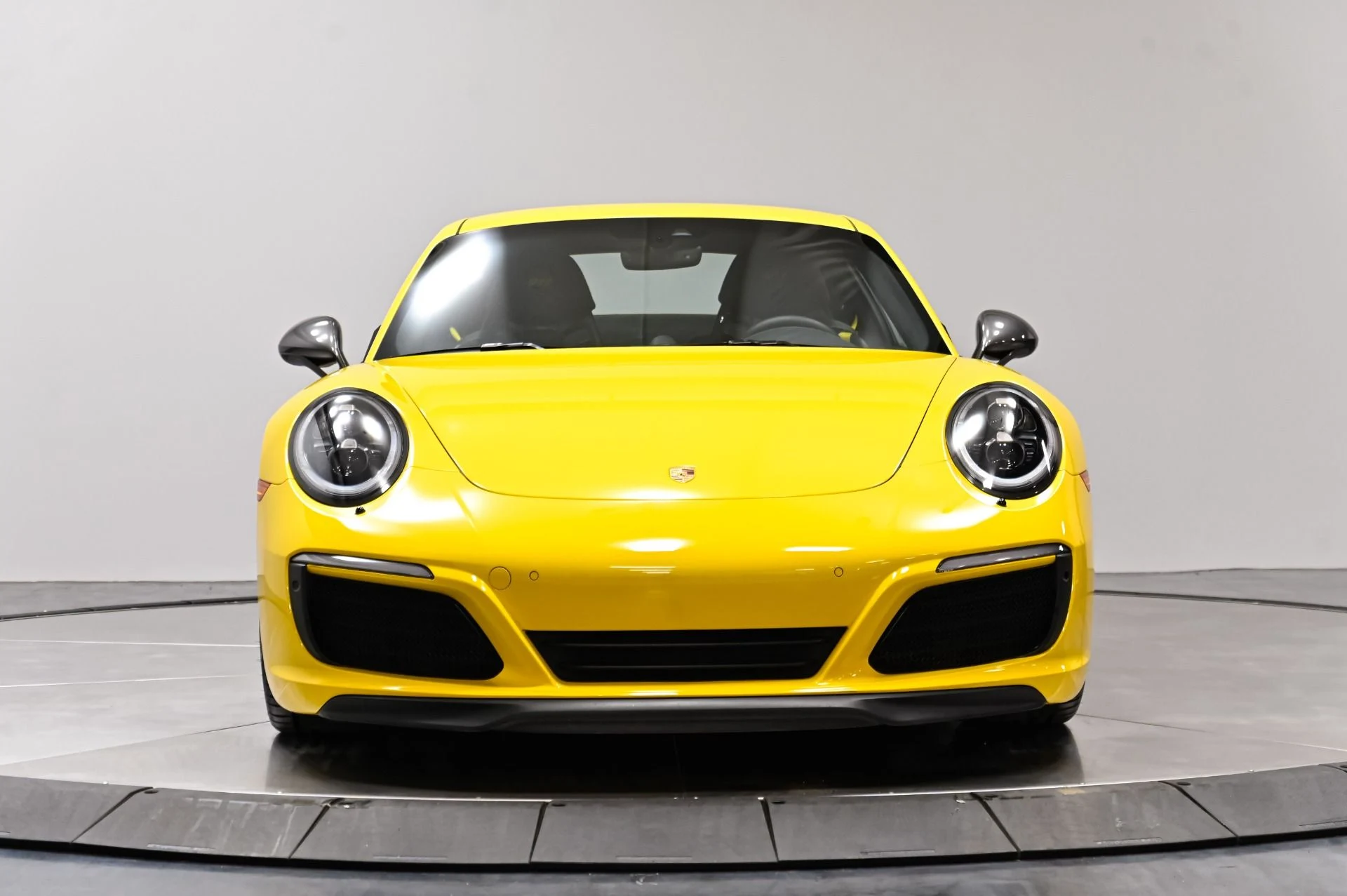 mph040_2022999809_Used_2018_Porsche_911_Carrera_T_1790277713_a1be55099a