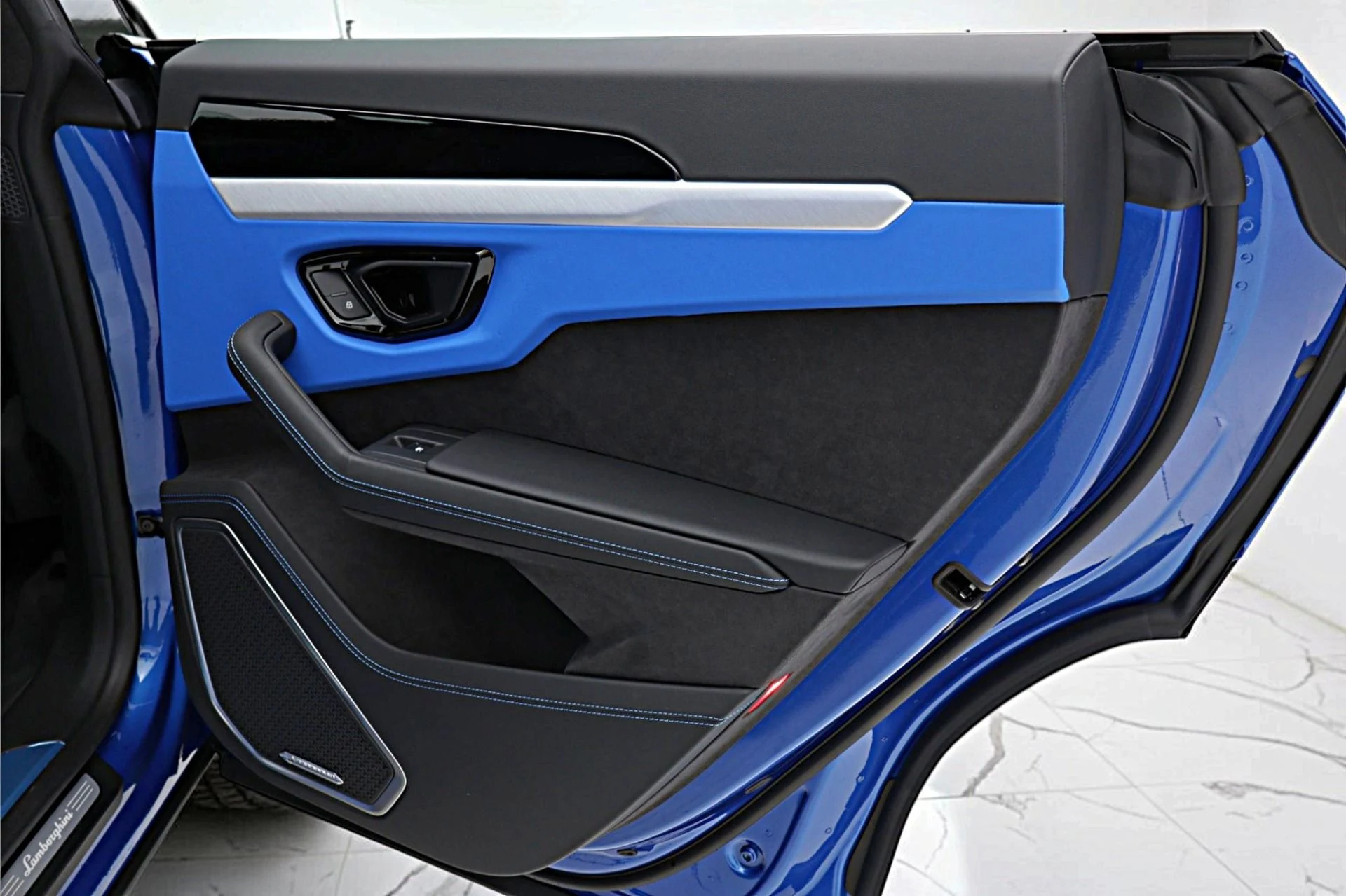 mph040_2023105397_New_2026_Lamborghini_Urus_SE_2b49cb138e