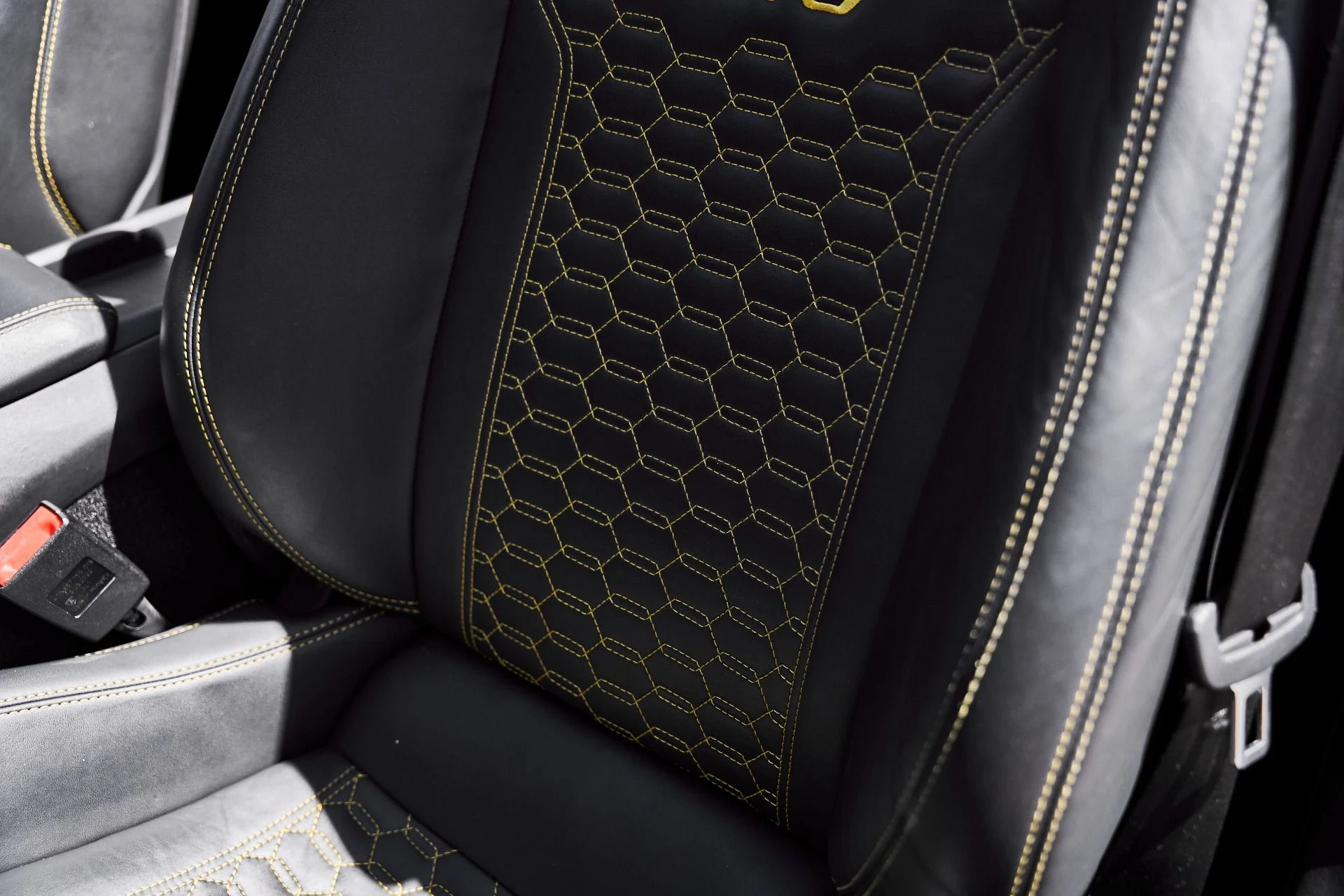 mph040_2036565021_Used_2023_Lamborghini_Huracan_EVO_Base_1776733441_849cbfe93f