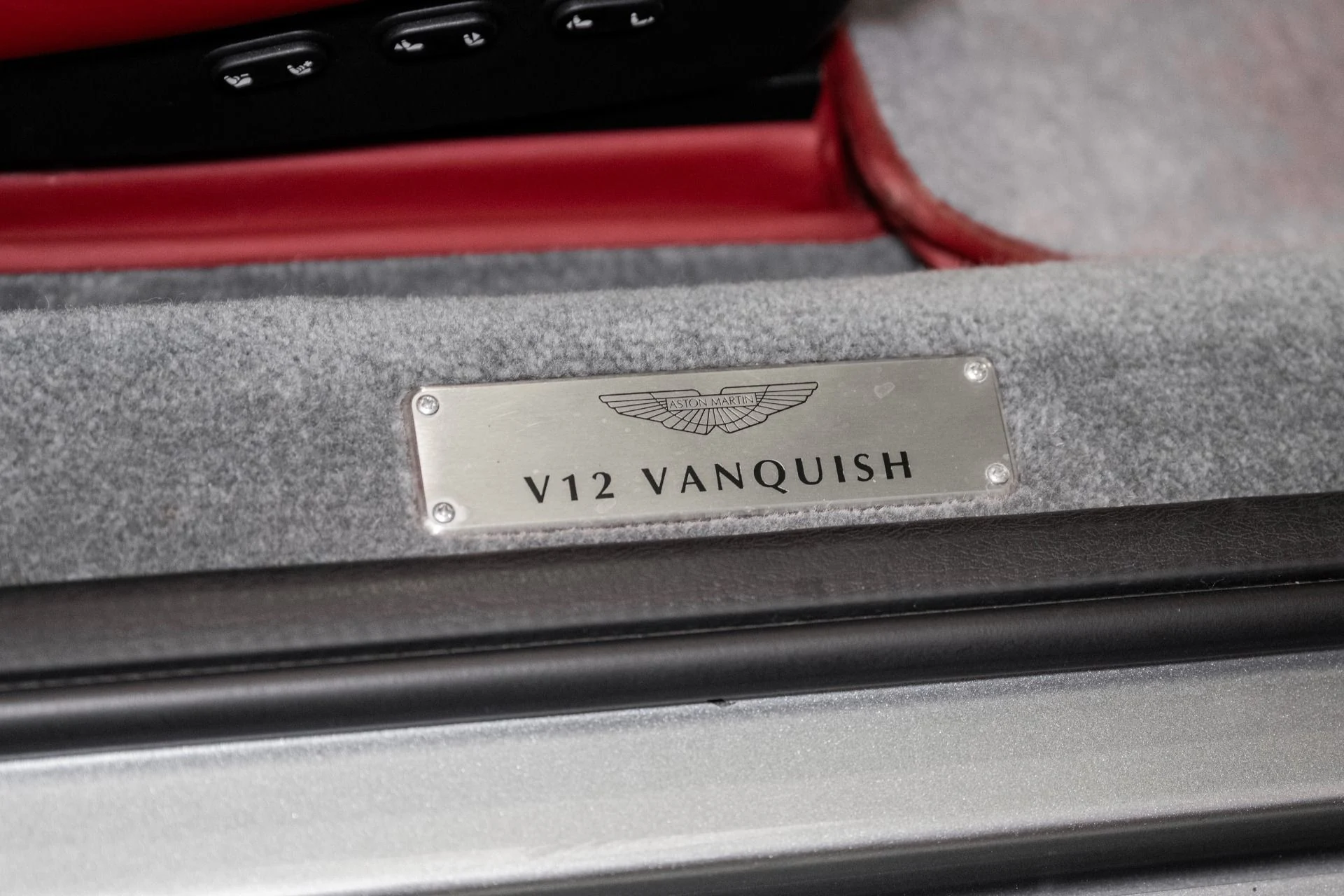 mph040_2036651665_Used_2002_Aston_Martin_Vanquish_V12_1750947116_72bcbcaea5