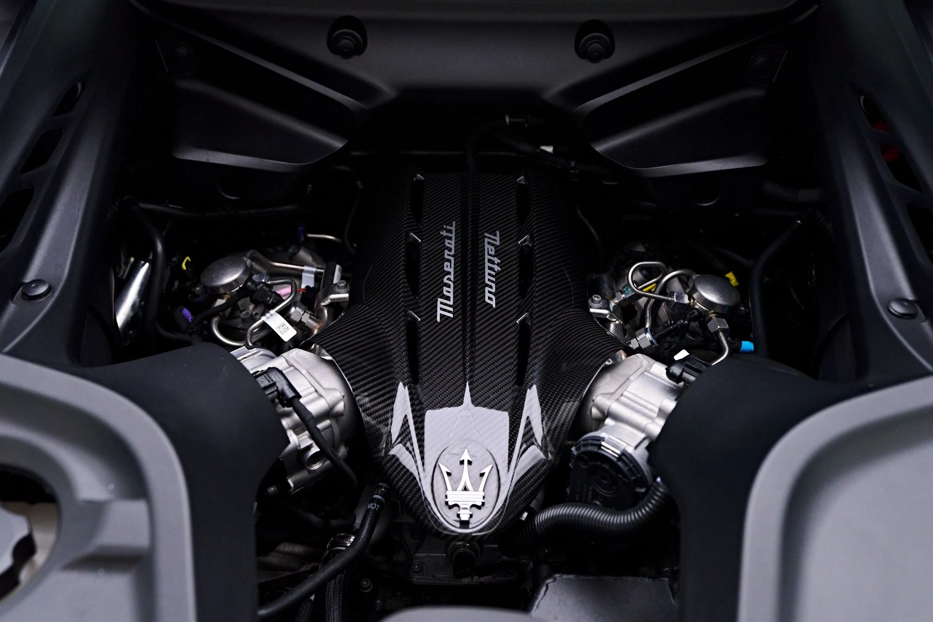 mph040_2048137443_Used_2023_Maserati_MC_20_Base_1753214645_5d062cbddf