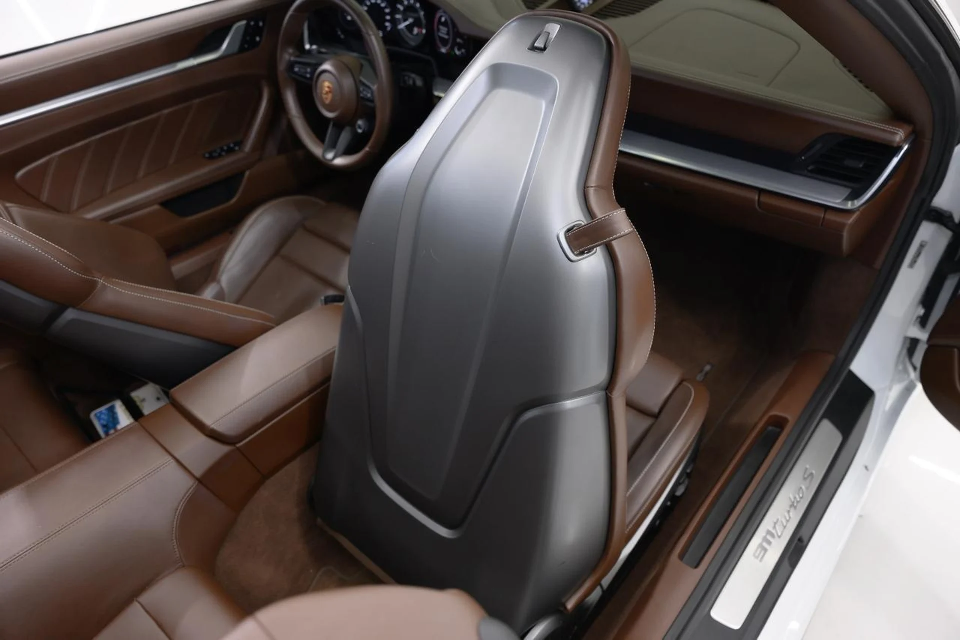 mph040_2051553049_e1aba7888352ea106df225349693c621_0e45d72f0a