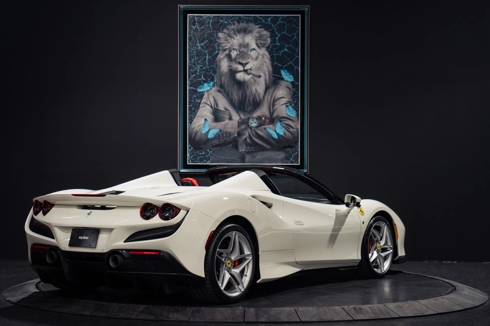 mph040_2051596510_Used_2023_Ferrari_F8_Spider_Passenger_Display_Front_Lift_1786468865_3e88cccbef