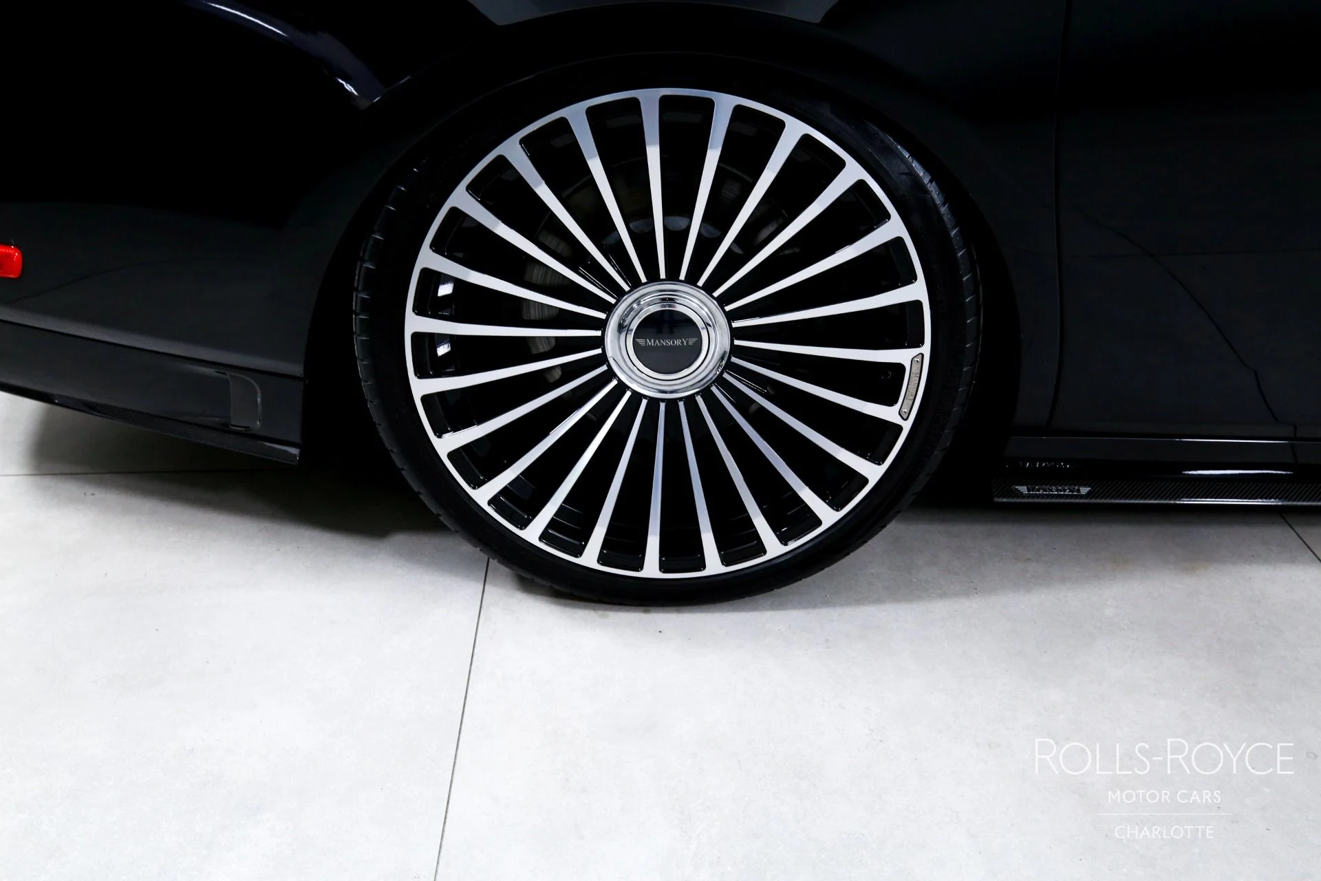 mph040_2052005811_Used_2018_Rolls_Royce_Phantom_1776373846_b4645acc53