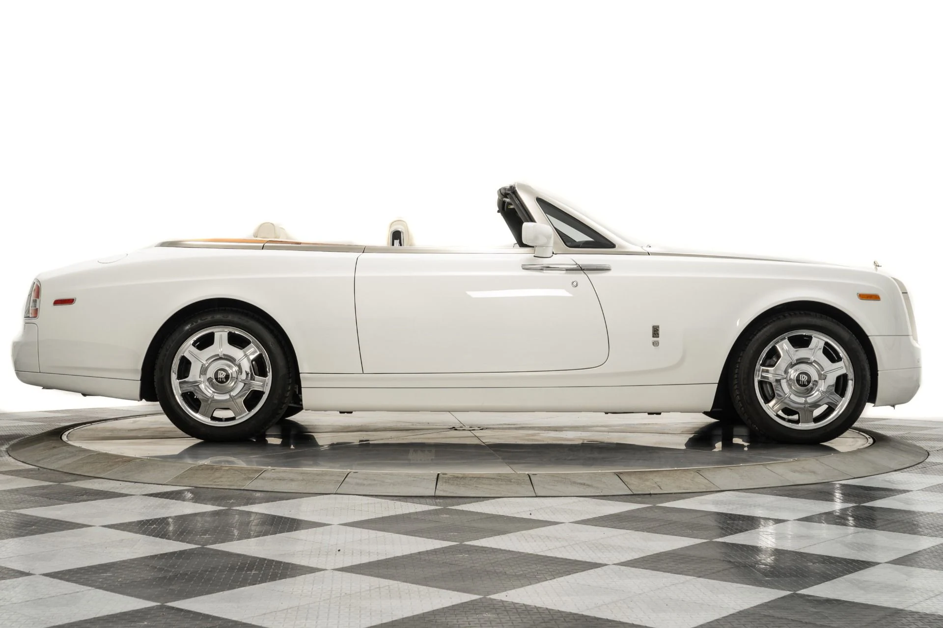 mph040_2056314725_Used_2008_Rolls_Royce_Phantom_Drophead_Coupe_Teak_Decking_Stainless_Bonnet_1780339567_def020b2ef
