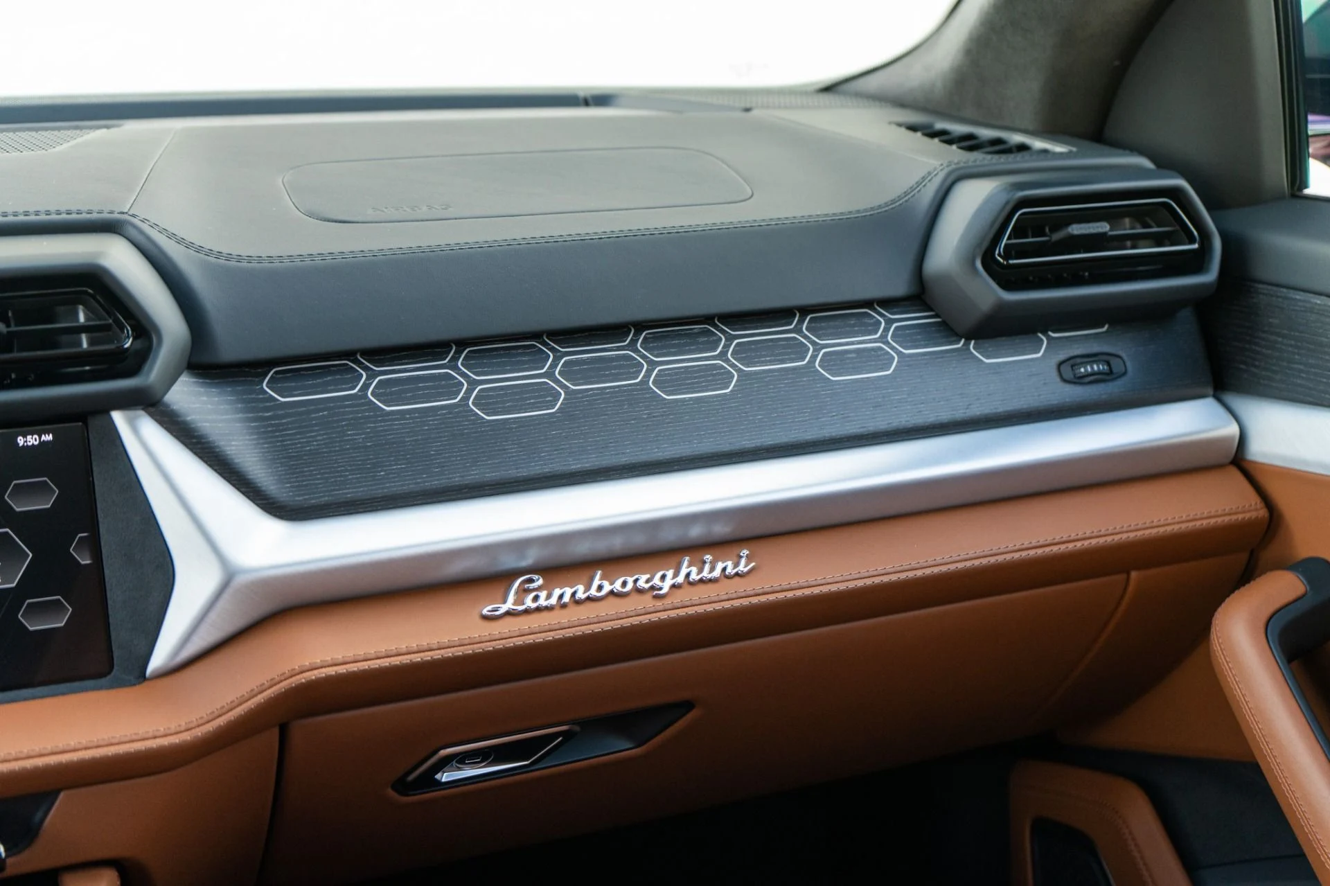 mph040_2060996030_Used_2025_Lamborghini_Urus_SE_1758739816_443e2291f0