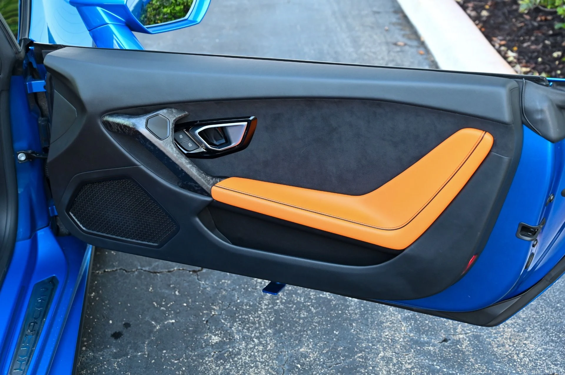 mph040_2065272457_Used_2020_Lamborghini_Huracan_EVO_1726853296_d3d407c17c