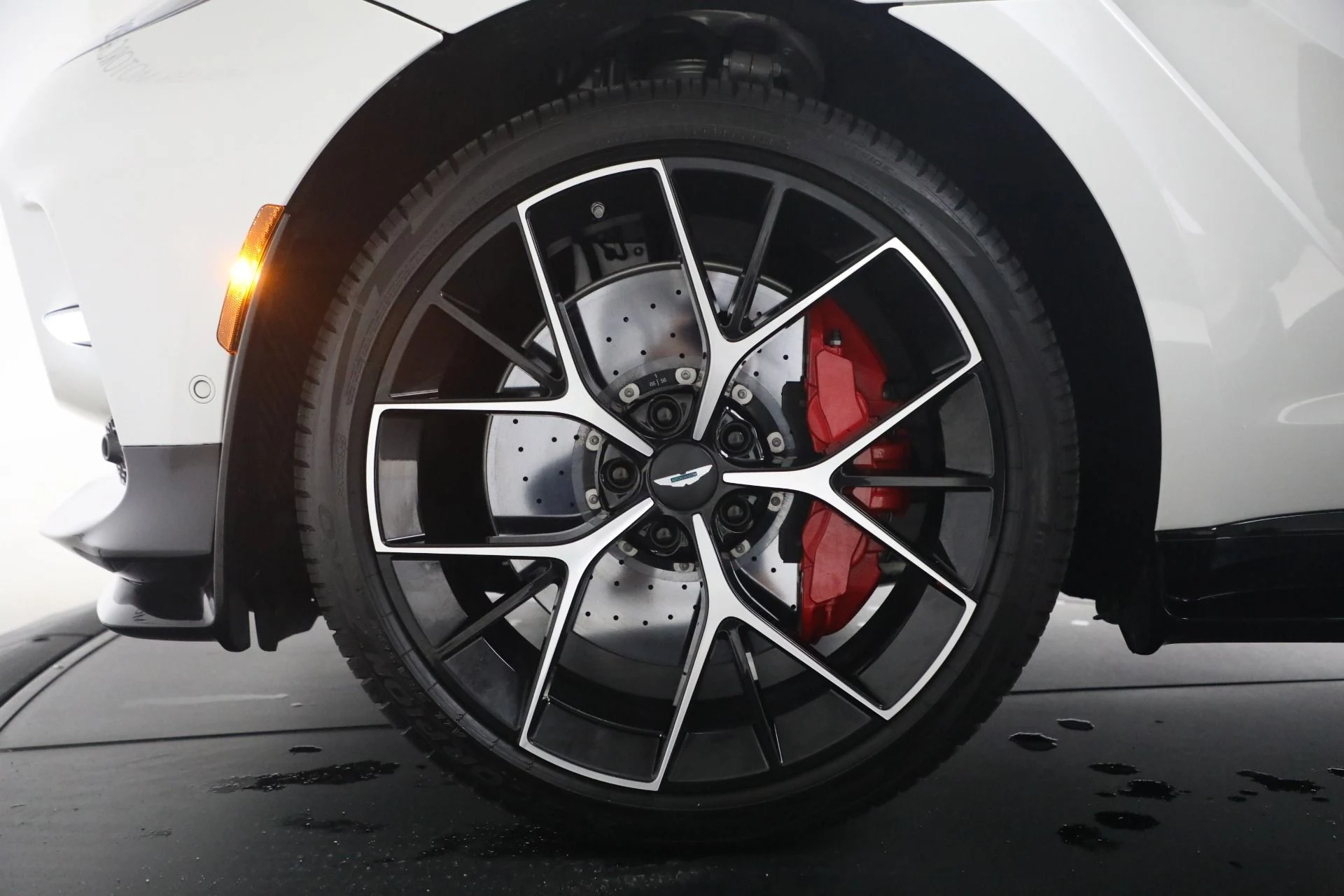 mph040_2084063212_Used_2025_Aston_Martin_DBX_707_1773871461_560741fb9b