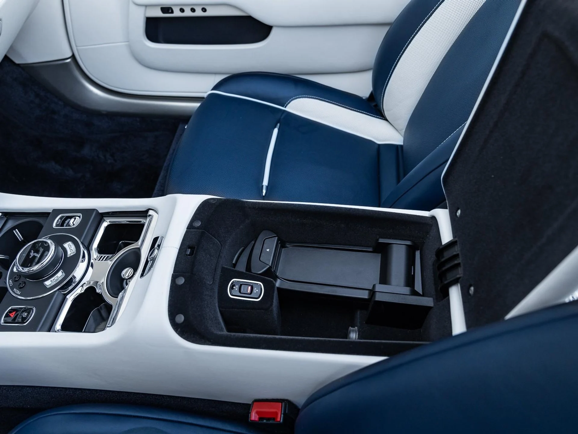 mph040_2086717606_Used_2019_Rolls_Royce_Dawn_1761832876_86e47c423e