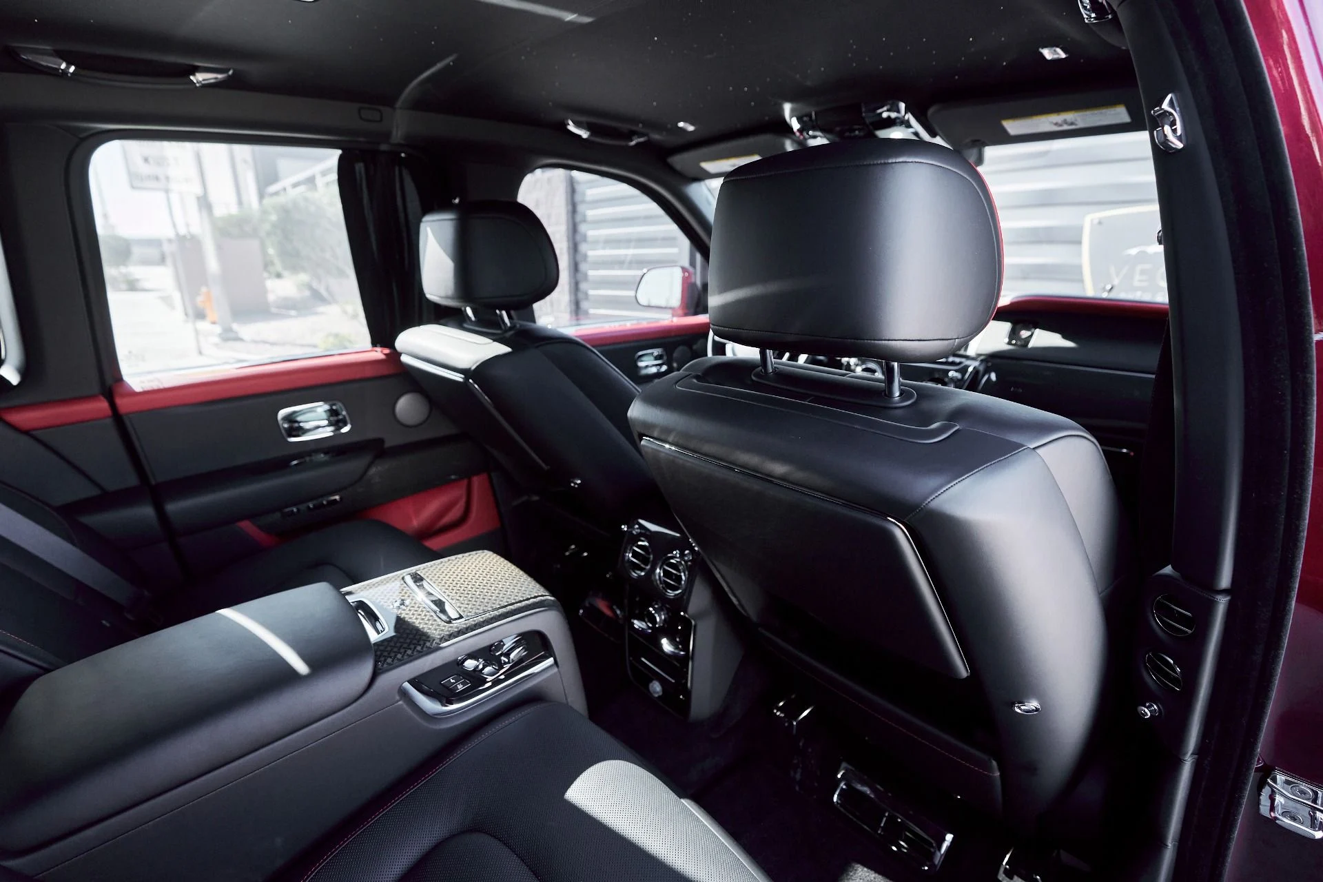 mph040_2101229479_Used_2022_Rolls_Royce_Cullinan_Black_Badge_1764038760_4bb0c0a25b