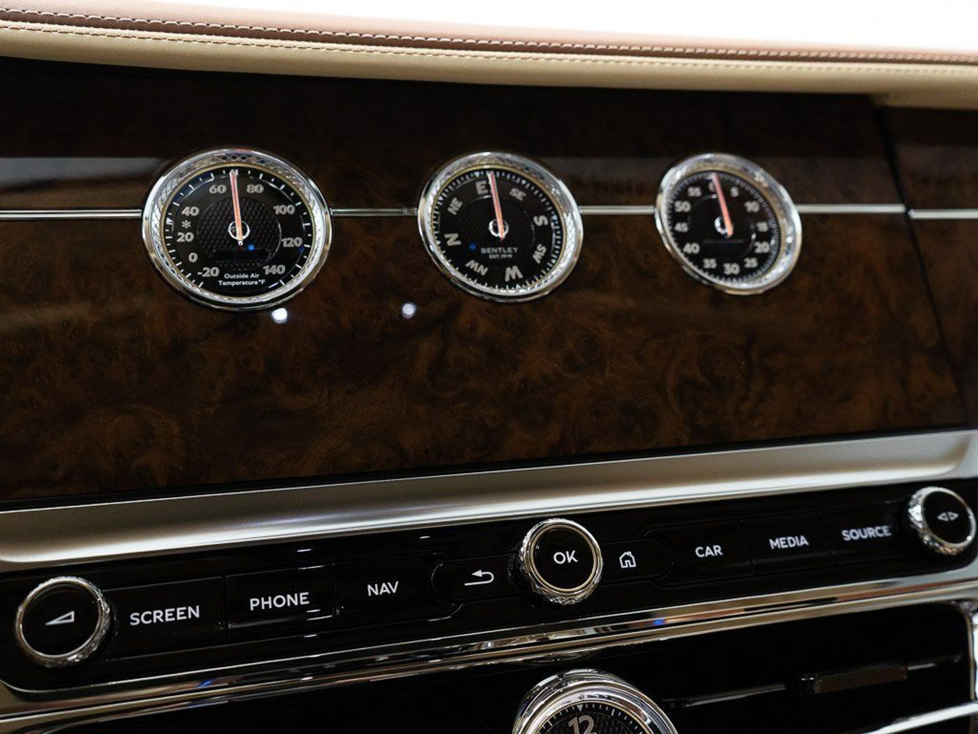 mph040_2108207757_4176272629041564a16675f2a1e25f94_5dae8f4126