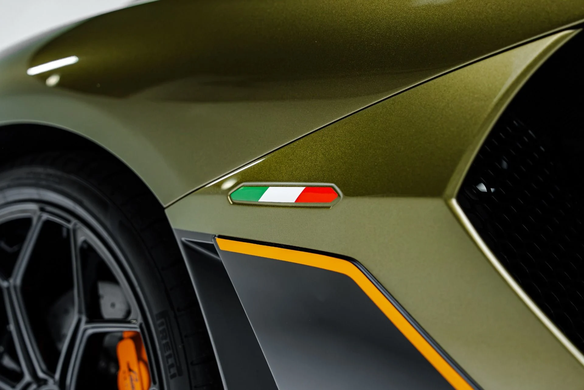 mph040_2118083754_Used_2022_Lamborghini_Aventador_LP_780_4_Ultimae_1792689437_c087e4a7f9