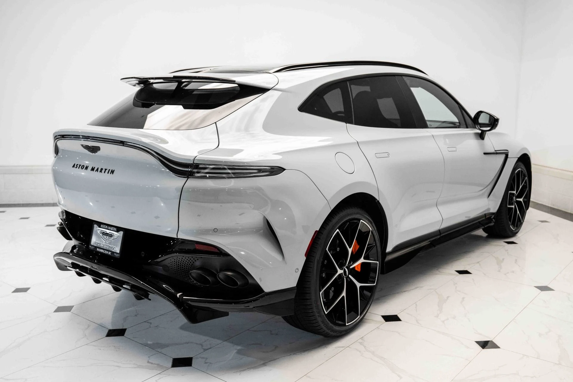 mph040_2125826604_Used_2024_Aston_Martin_DBX_707_1701892795_d85001b0cc