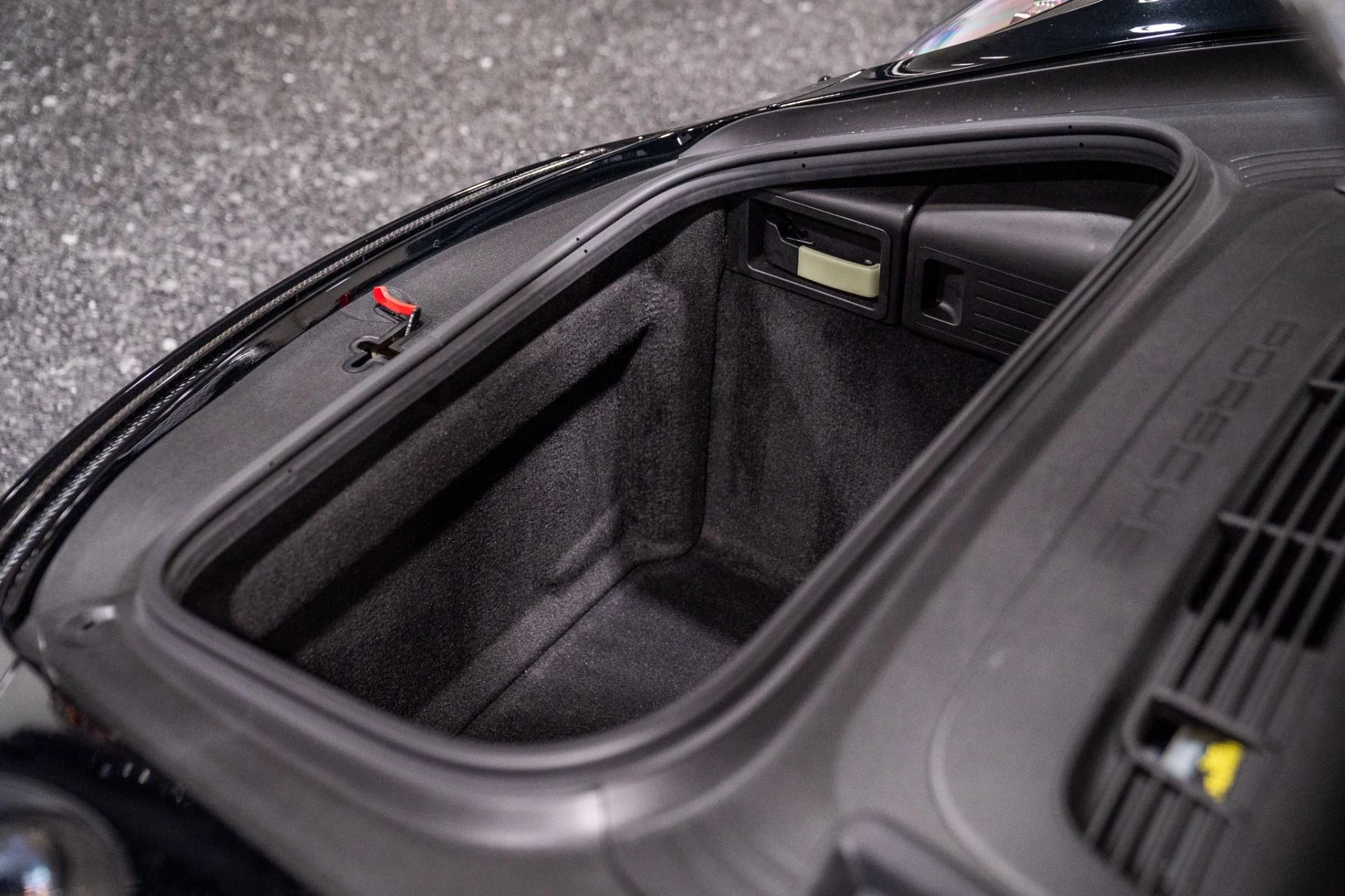 mph040_2137946029_Used_2018_Porsche_911_GT_2_RS_Weissach_Pack_Mag_Wheels_1770226709_8466d6d833