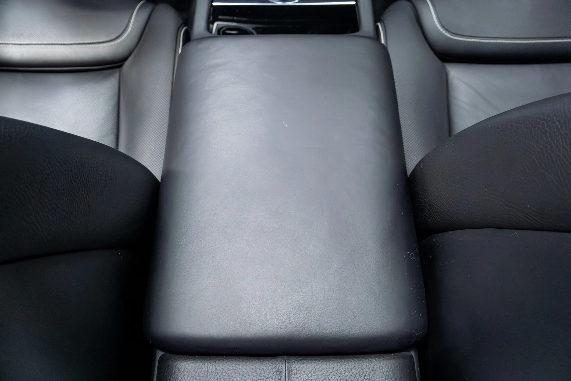 mph040_2139997070_Used_2016_Rolls_Royce_Ghost_1775019332_7013aa4646