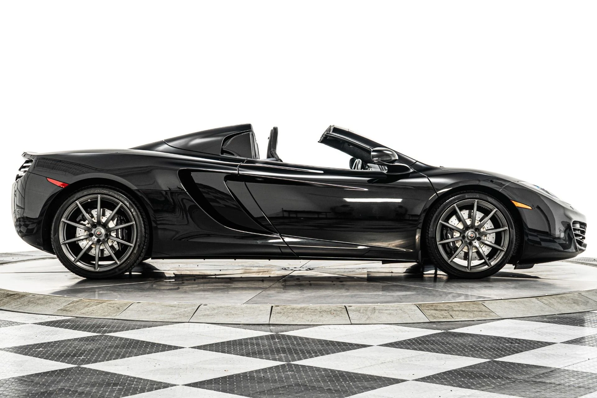mph040_2142137807_Used_2013_Mc_Laren_MP_4_12_C_Spider_1758231208_07dc7c9444