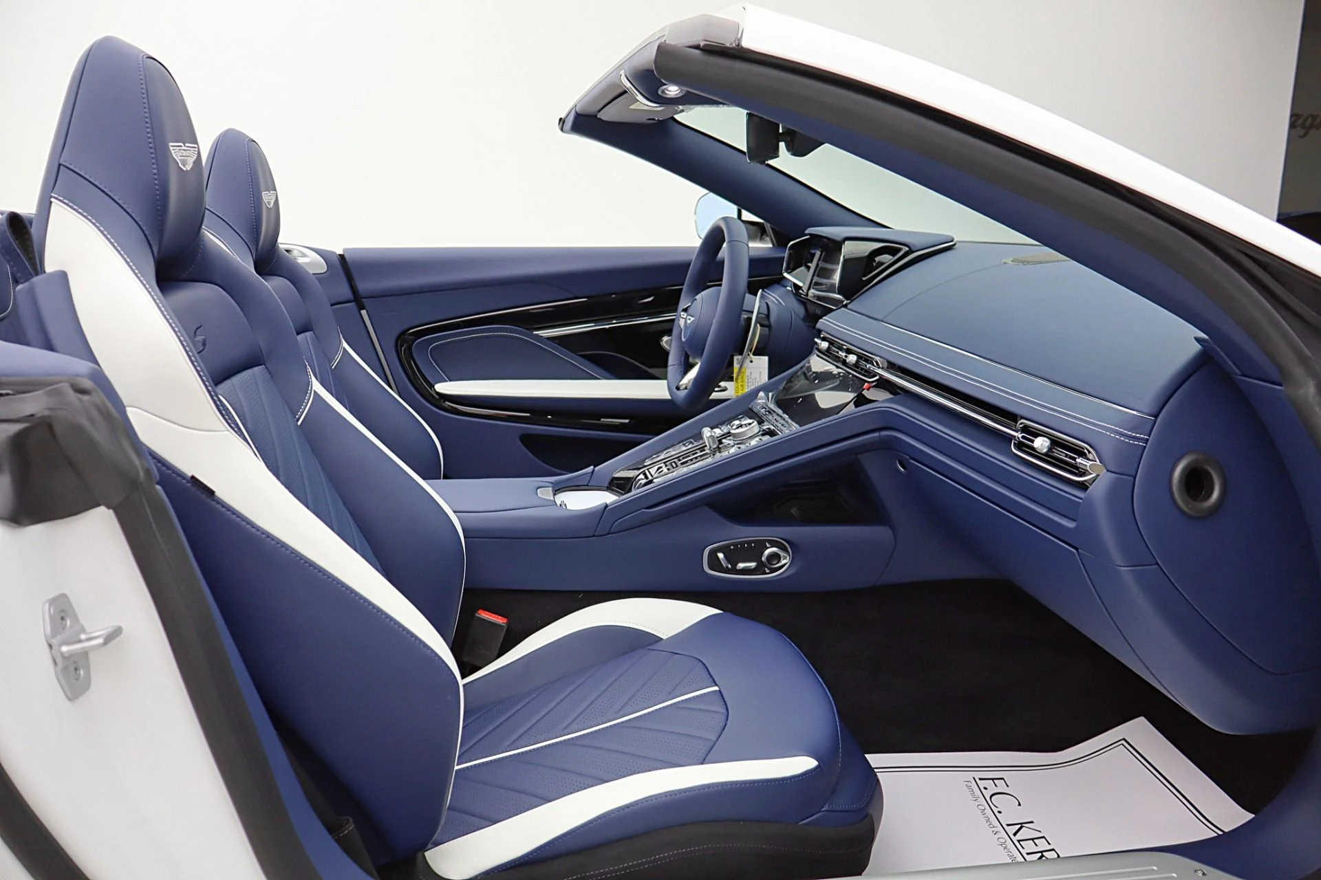 mph040_2148606004_New_2026_Aston_Martin_DB_12_S_Volante_035d510fc7