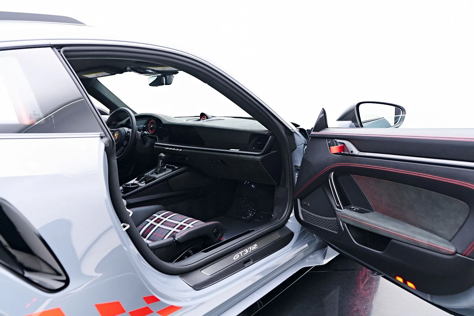 mph040_2171419774_Used_2024_Porsche_911_GT_3_RS_1740854858_542ce64a1a