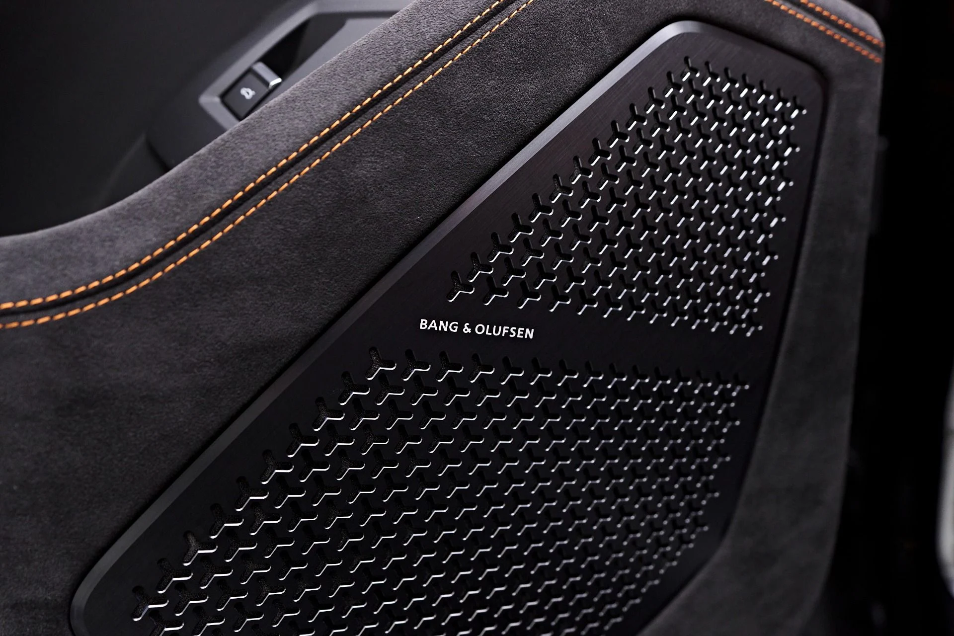 mph040_2175211401_Used_2024_Lamborghini_Urus_S_1759191688_0b70ec832d