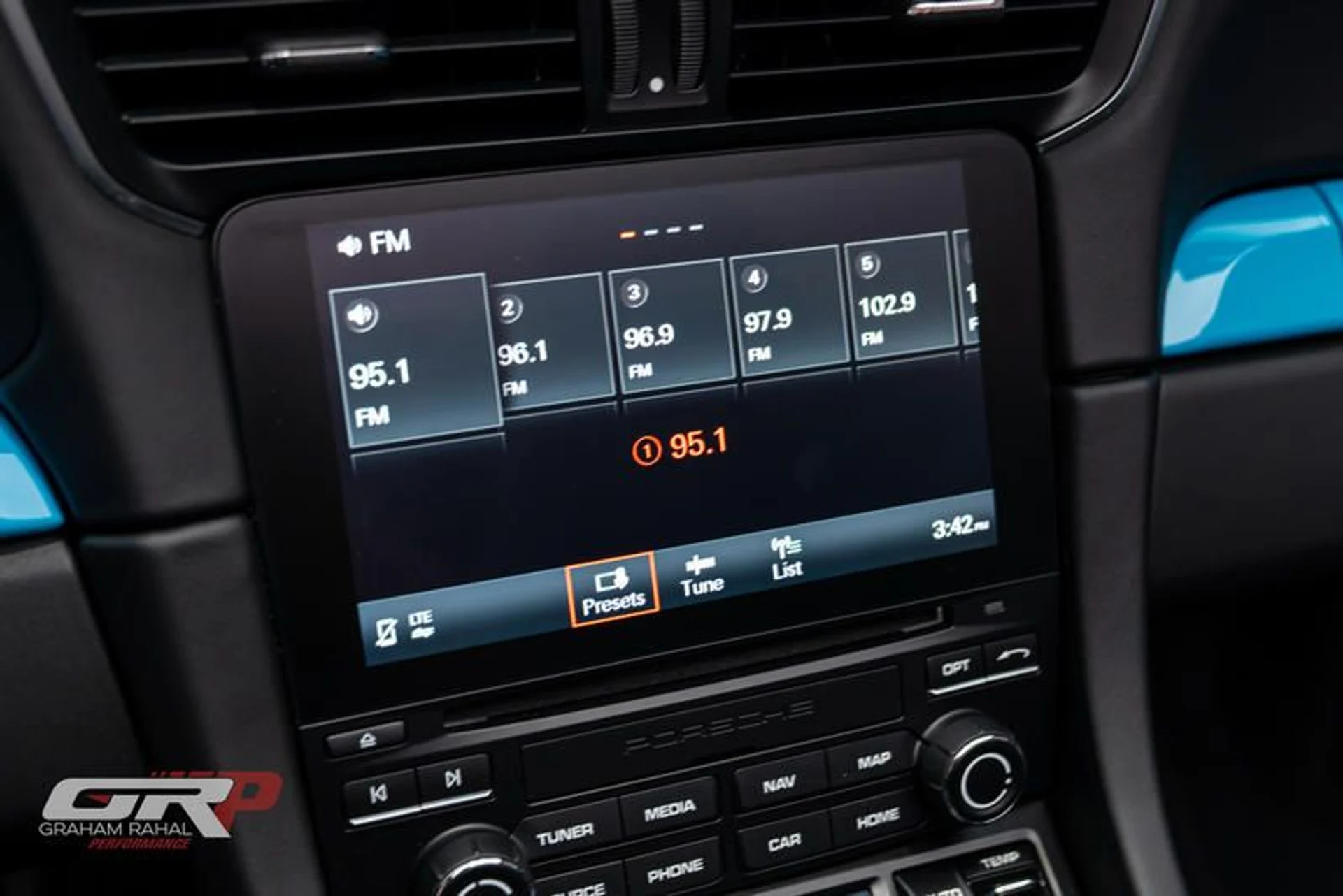 mph040_2180328846_8030_DEB_0_914_D_49_DD_9943_25_D045601062_358fcec1fc