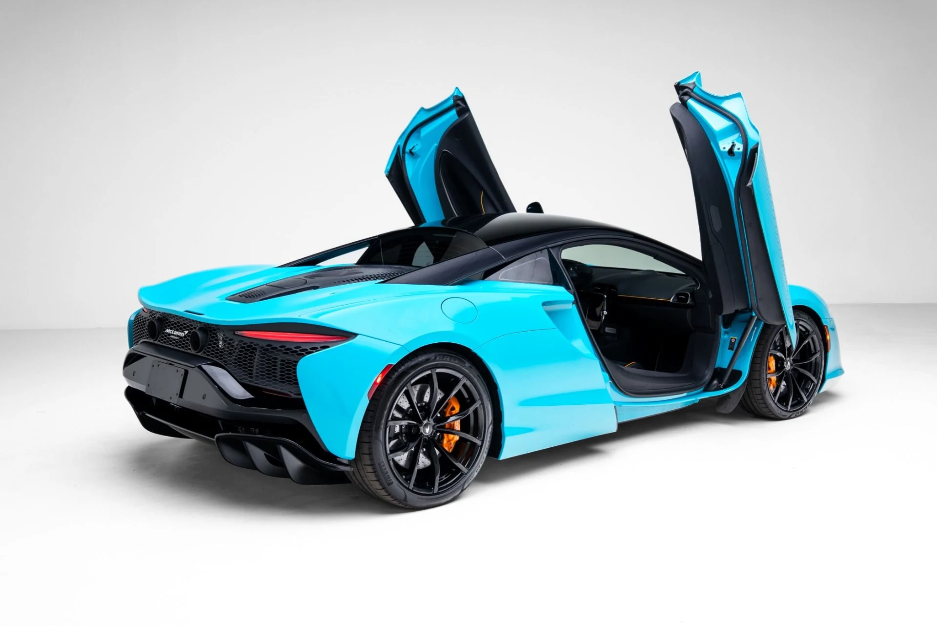 mph040_218742530_Used_2023_Mc_Laren_Artura_1770682323_c3cffd7060