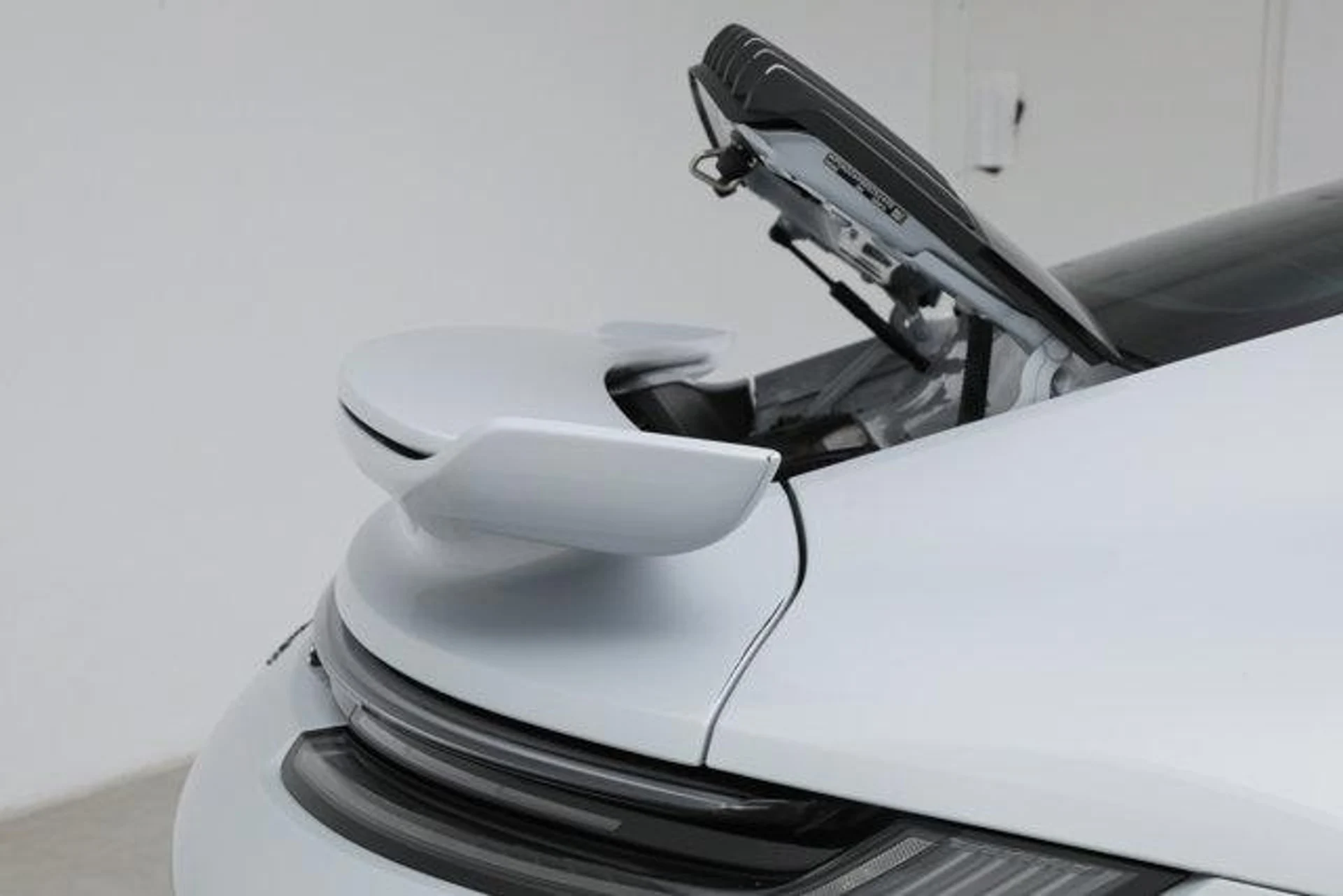 mph040_2205647608_1_S_Ehz_Gz_Y_Psi_v1_ZF_G_Lh_Lqs_OP_I_9cb5d0e94e