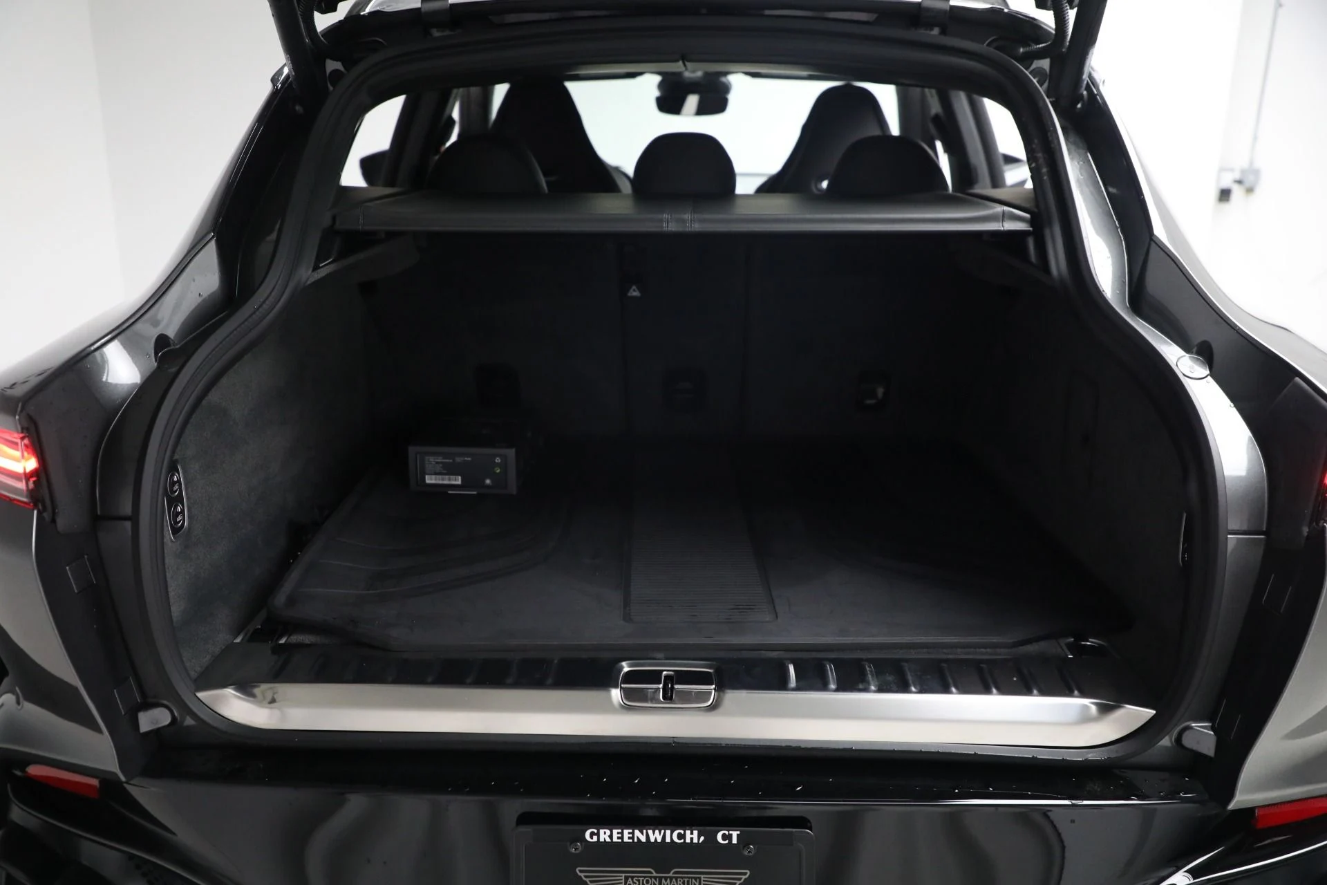 mph040_221066227_New_2025_Aston_Martin_DBX_707_a351283097