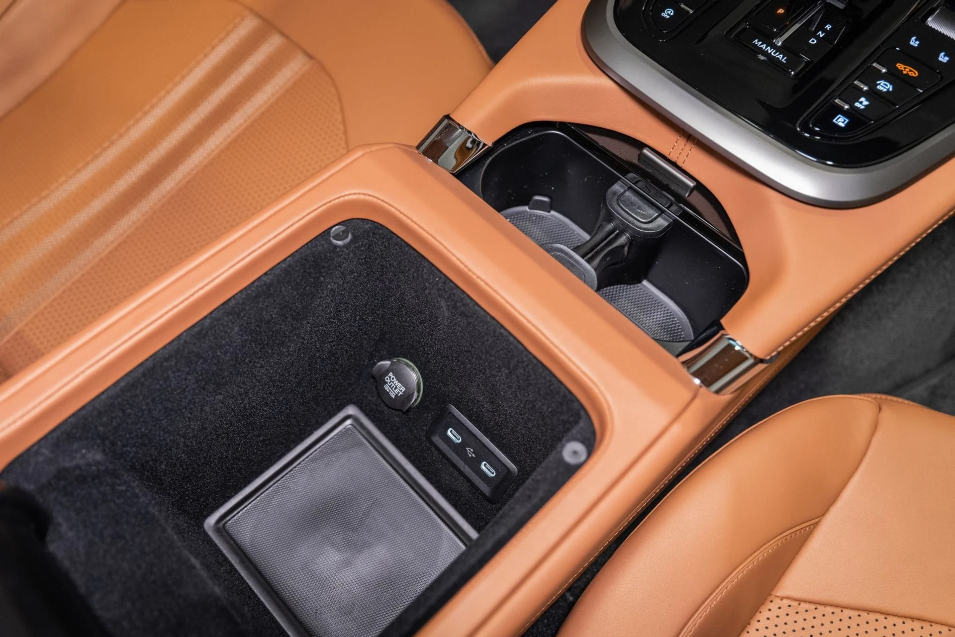 mph040_2215410383_New_2026_Aston_Martin_DBX_707_1765214112_b3767b2128