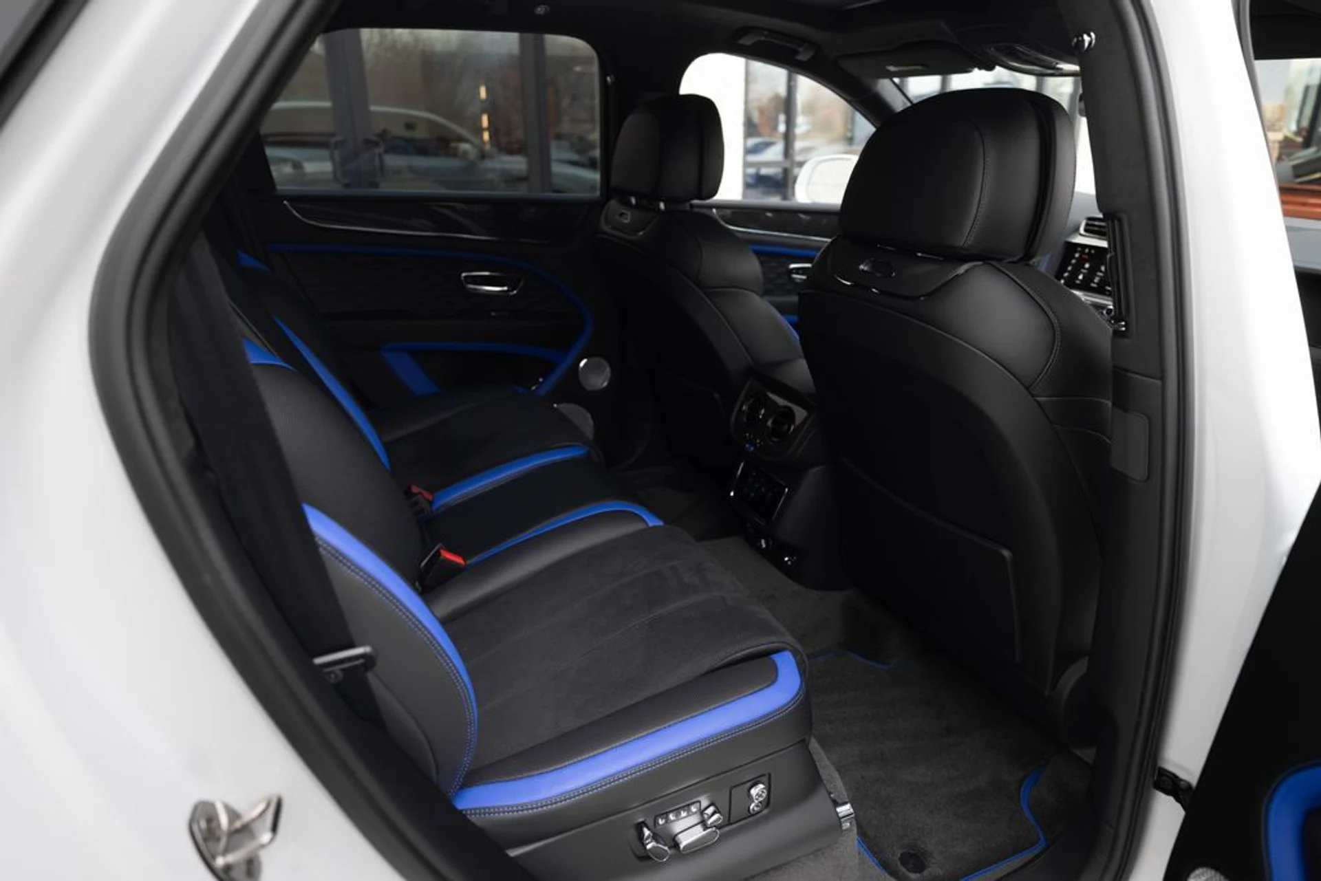 mph040_2219935841_84cdb1577b6925aaffe9fbbeee530cadx_face98213a