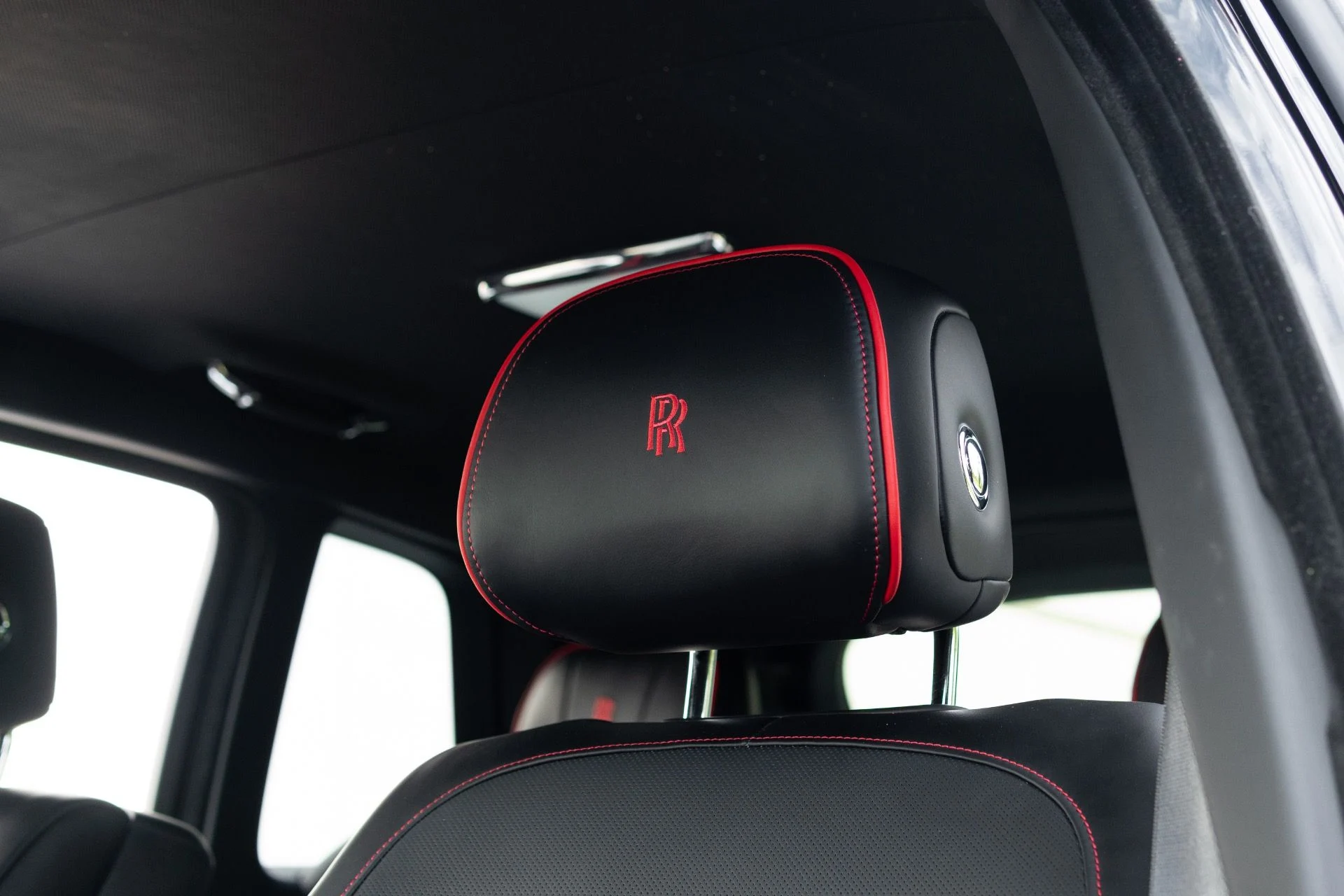 mph040_2224101617_Used_2022_Rolls_Royce_Black_Badge_Cullinan_1776130970_7a0c480b37