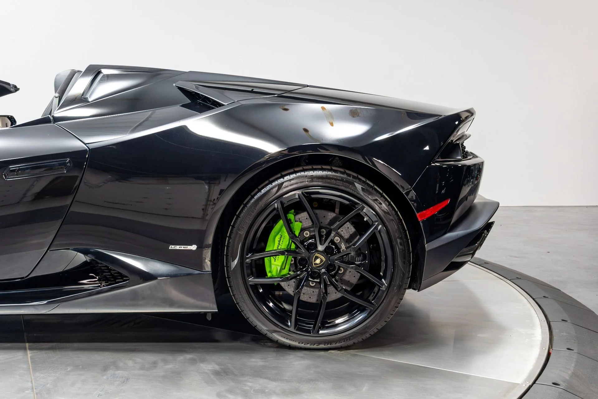 mph040_2229782702_Used_2017_Lamborghini_Huracan_1775865662_f877ac4e62