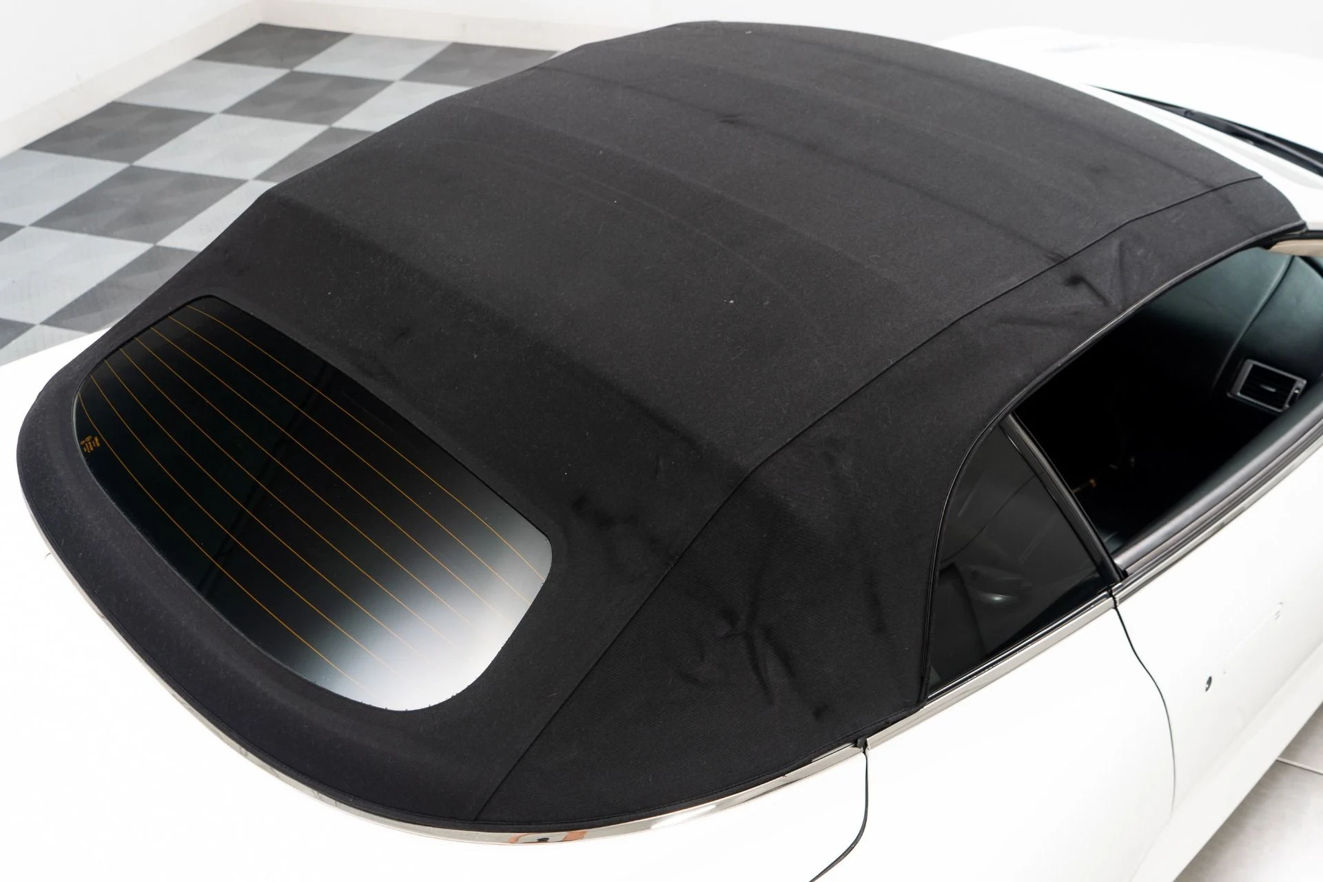 mph040_2236524631_Used_2014_Aston_Martin_DB_9_Volante_V12_20_Inch_Wheels_Carbon_Fiber_Trim_1756221007_c31d4bc2ba