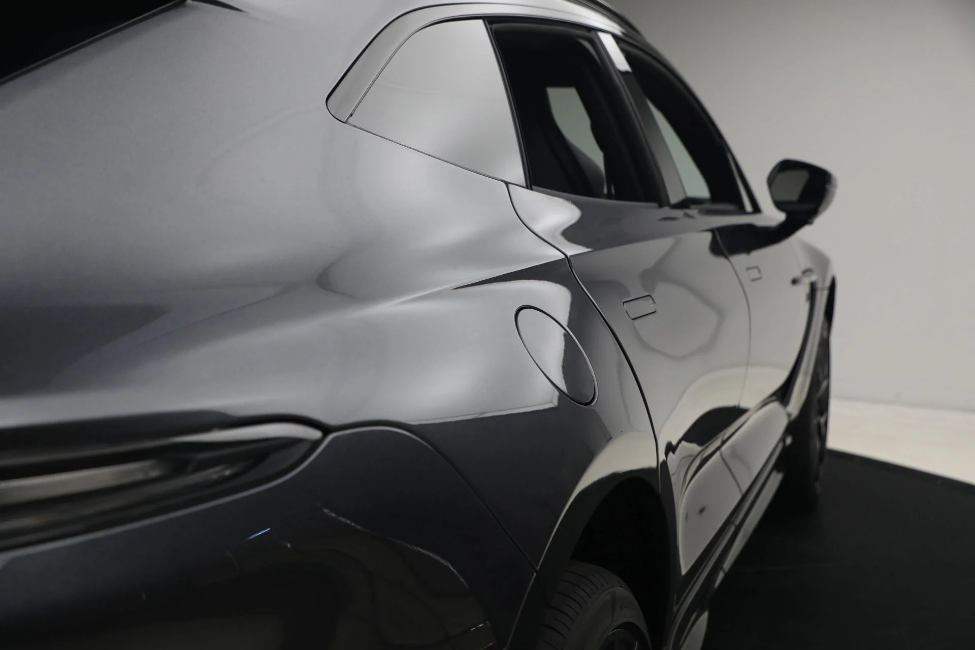 mph040_2236760558_New_2026_Aston_Martin_DBX_S_1775590569_764b704188