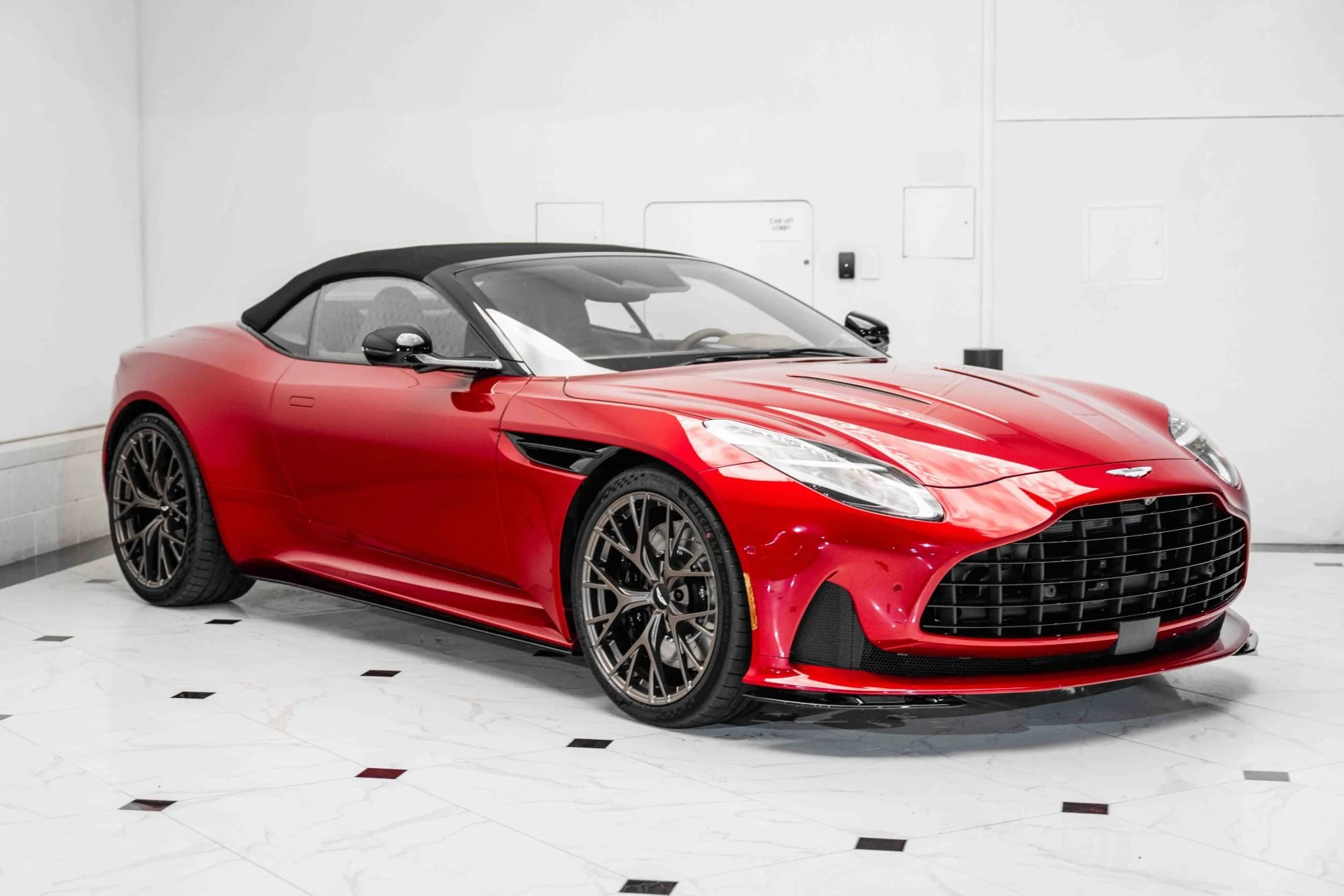 mph040_2243356655_Used_2025_Aston_Martin_DB_12_Volante_1727881023_49a6e937d6