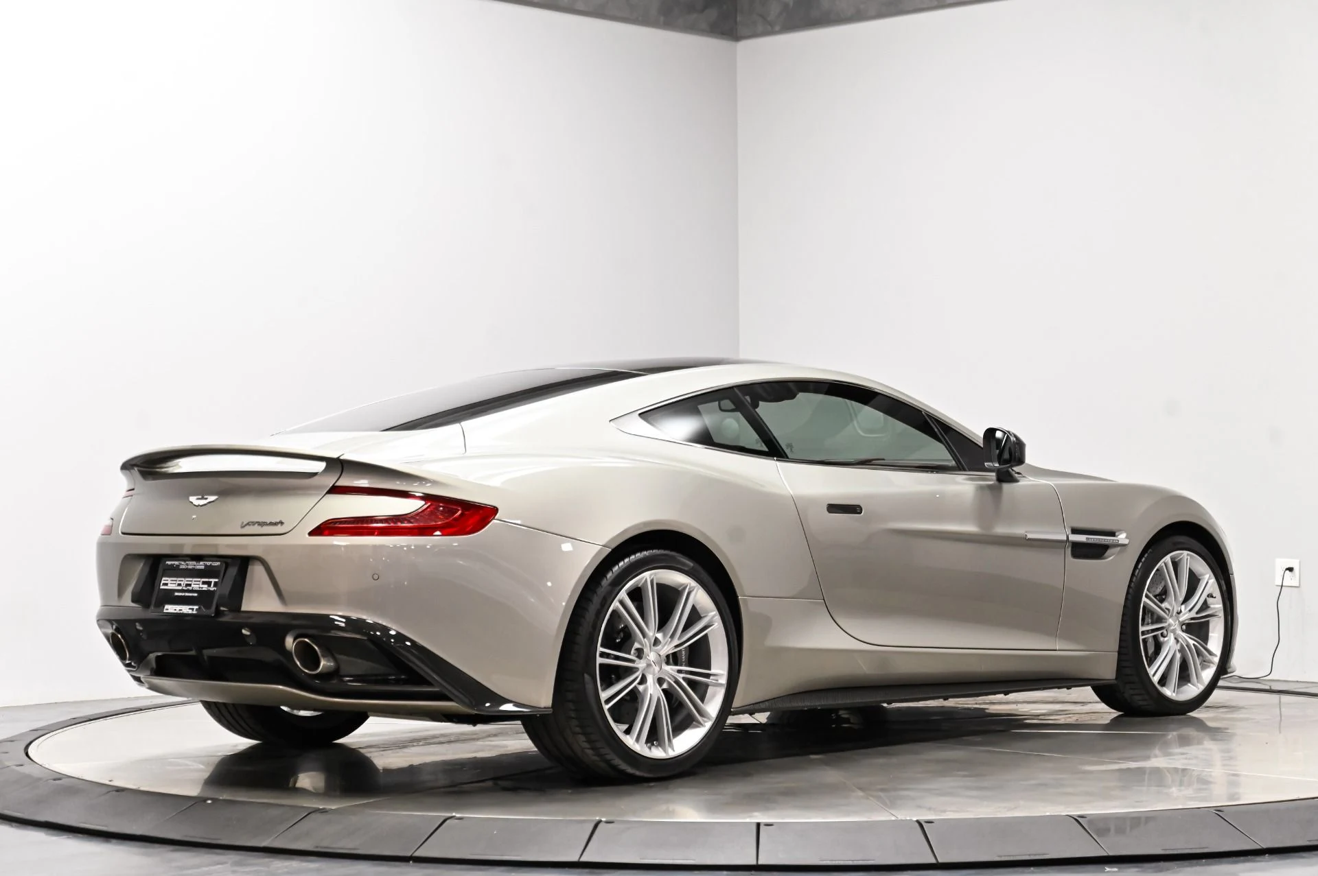mph040_2247778473_Used_2014_Aston_Martin_Vanquish_V12_1793299602_45c3b2f9fe
