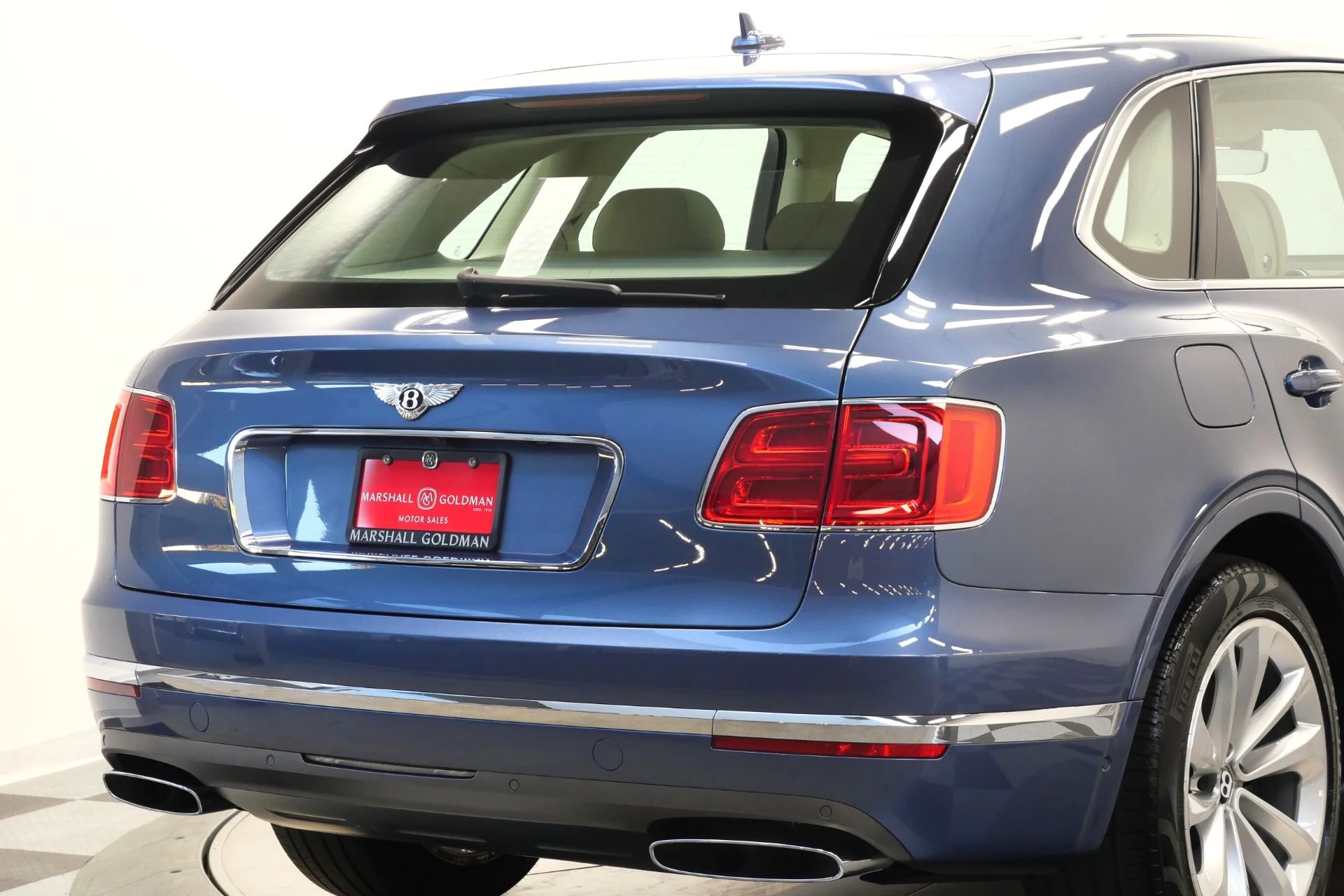 mph040_2252234340_Used_2018_Bentley_Bentayga_Onyx_Edition_W12_Touring_Specification_Front_Seat_Comfort_Specification_1772647427_88afbe0e5f